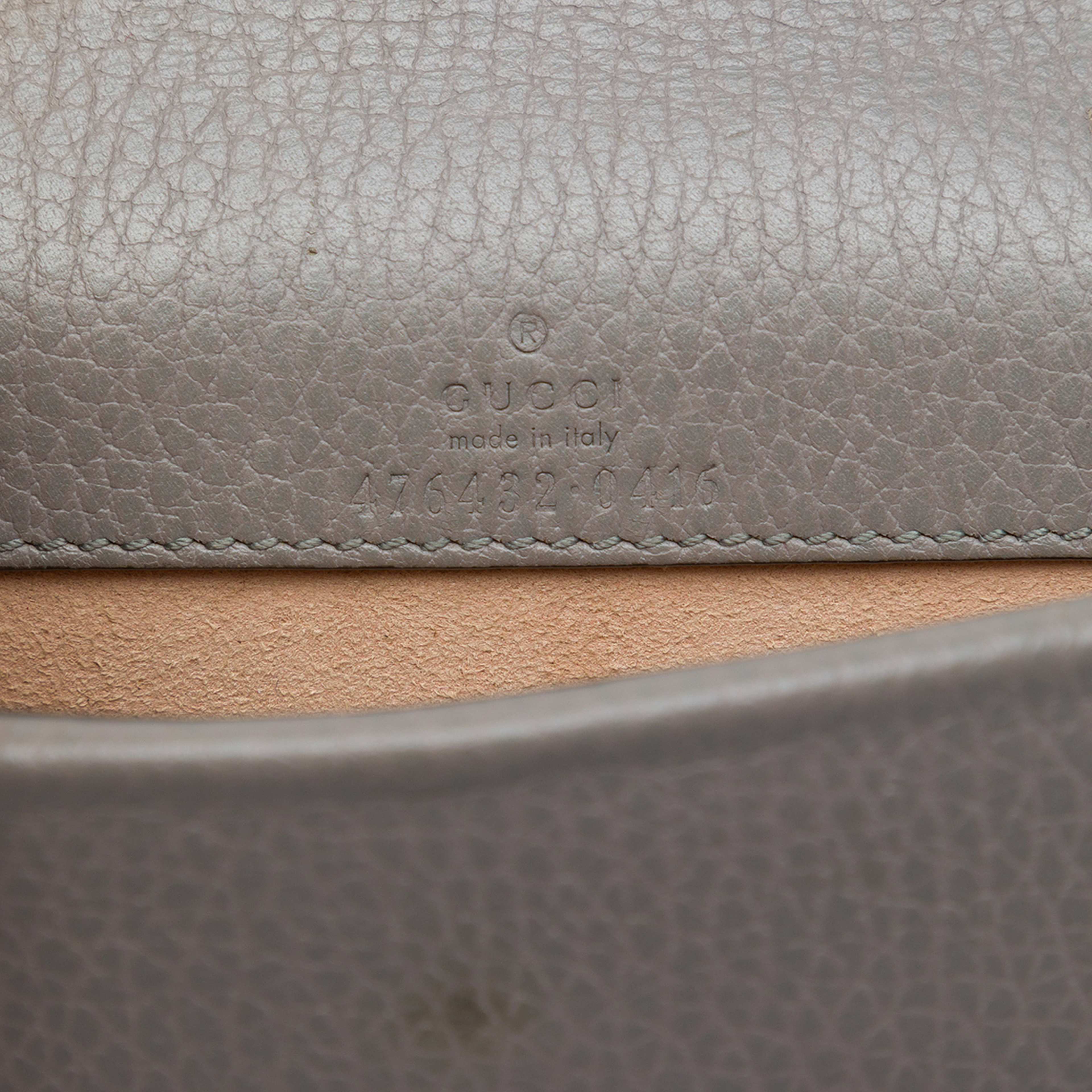 Gucci Mini Calfskin Dionysus Crossbody, från Luxclusif, i färgen grå. Klicka för att öppna bilden i stort format