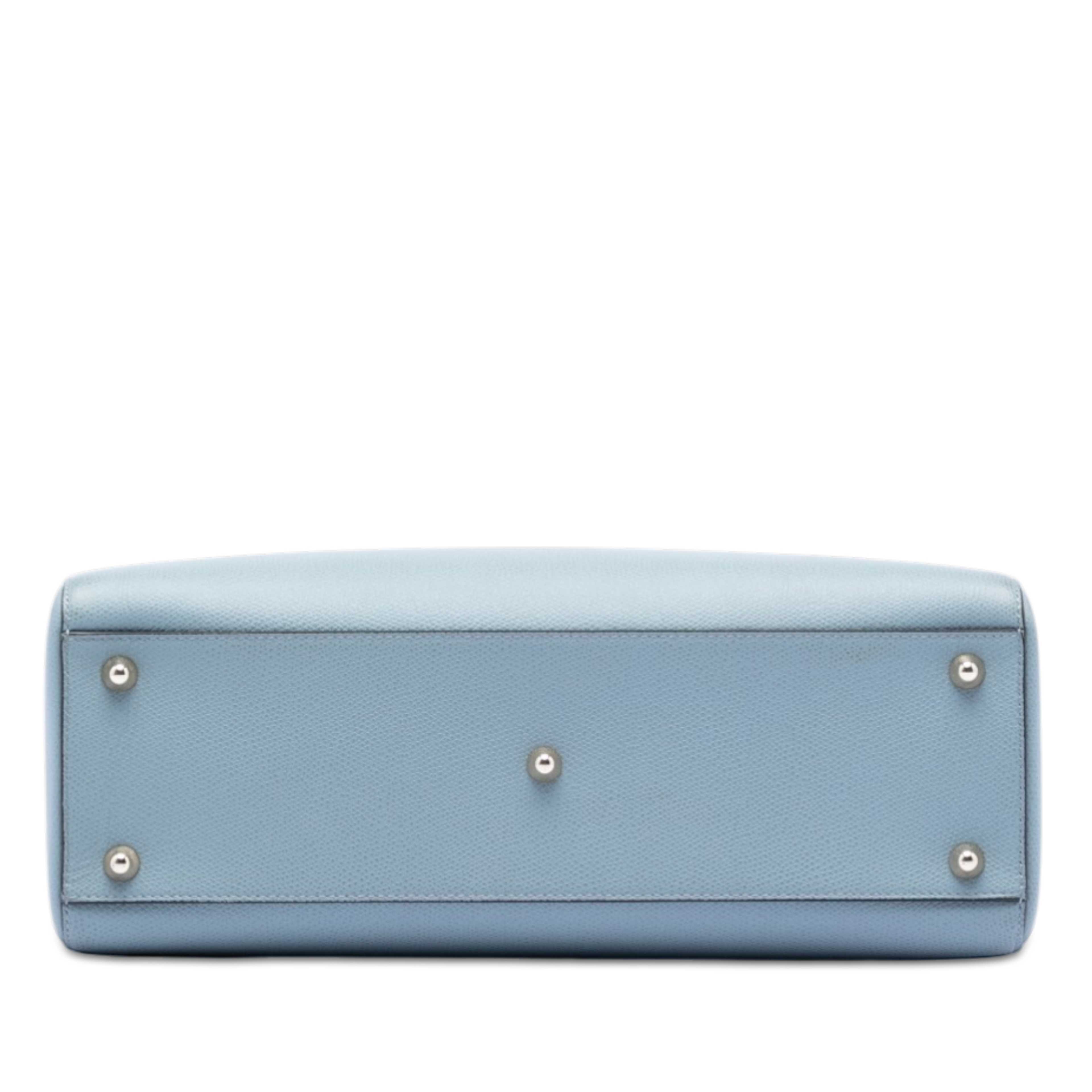Dior Large Grained Calfskin Lady Dior, från Luxclusif, i färgen blå. Klicka för att öppna bilden i stort format