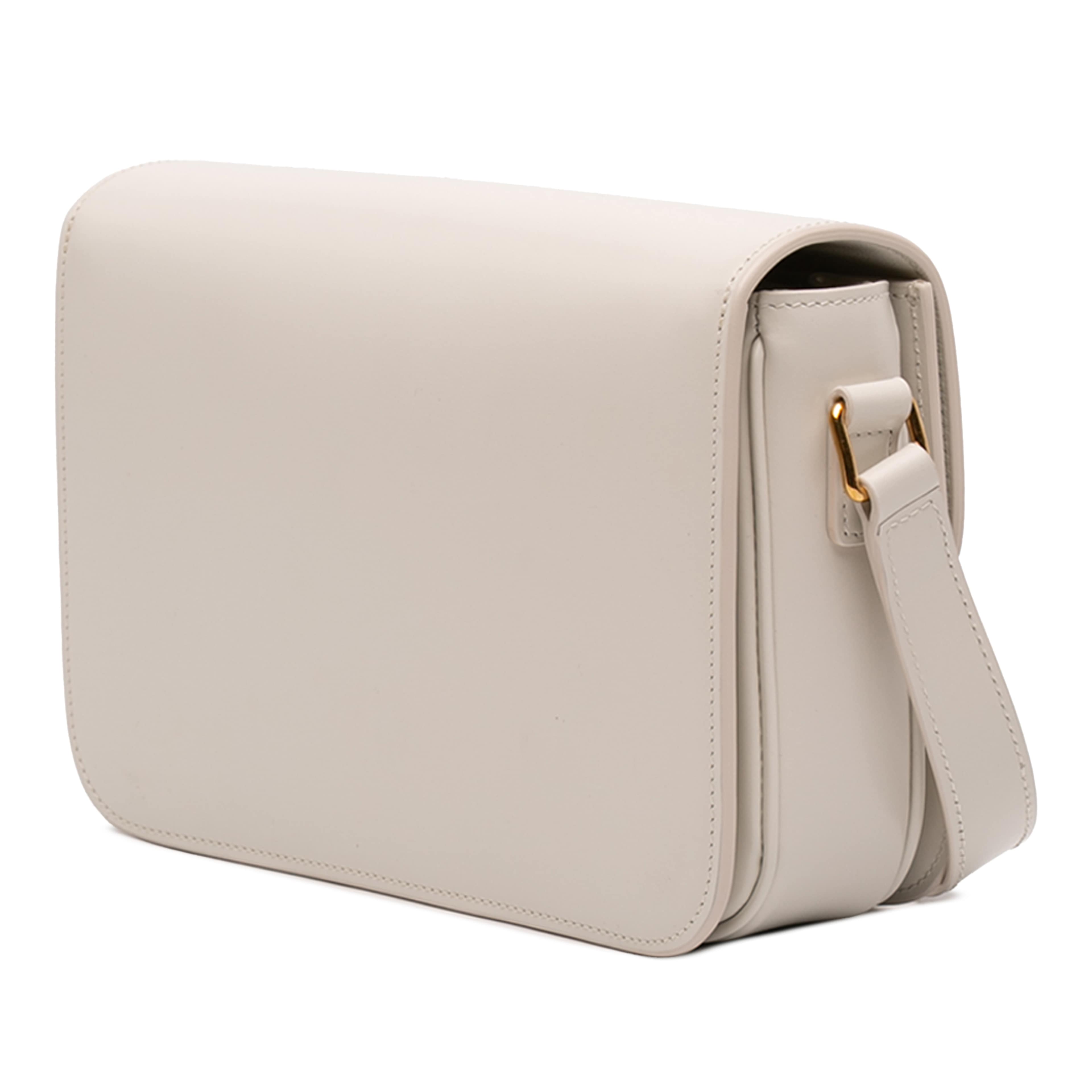 Celine Classique Shiny Calfskin Triomphe Crossbody, från Luxclusif, i färgen vit. Klicka för att öppna bilden i stort format