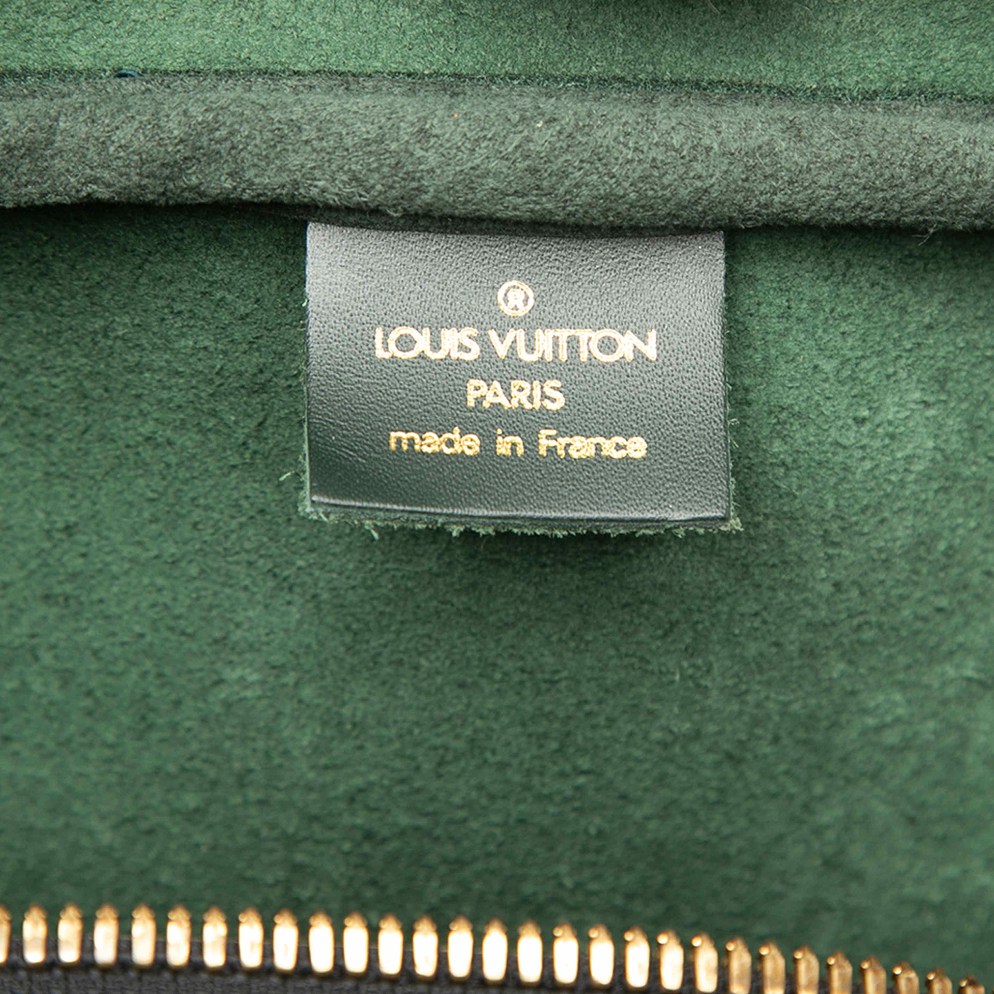 Louis Vuitton Taiga Kendall Pm, från Luxclusif, i färgen dark green. Klicka för att öppna bilden i stort format