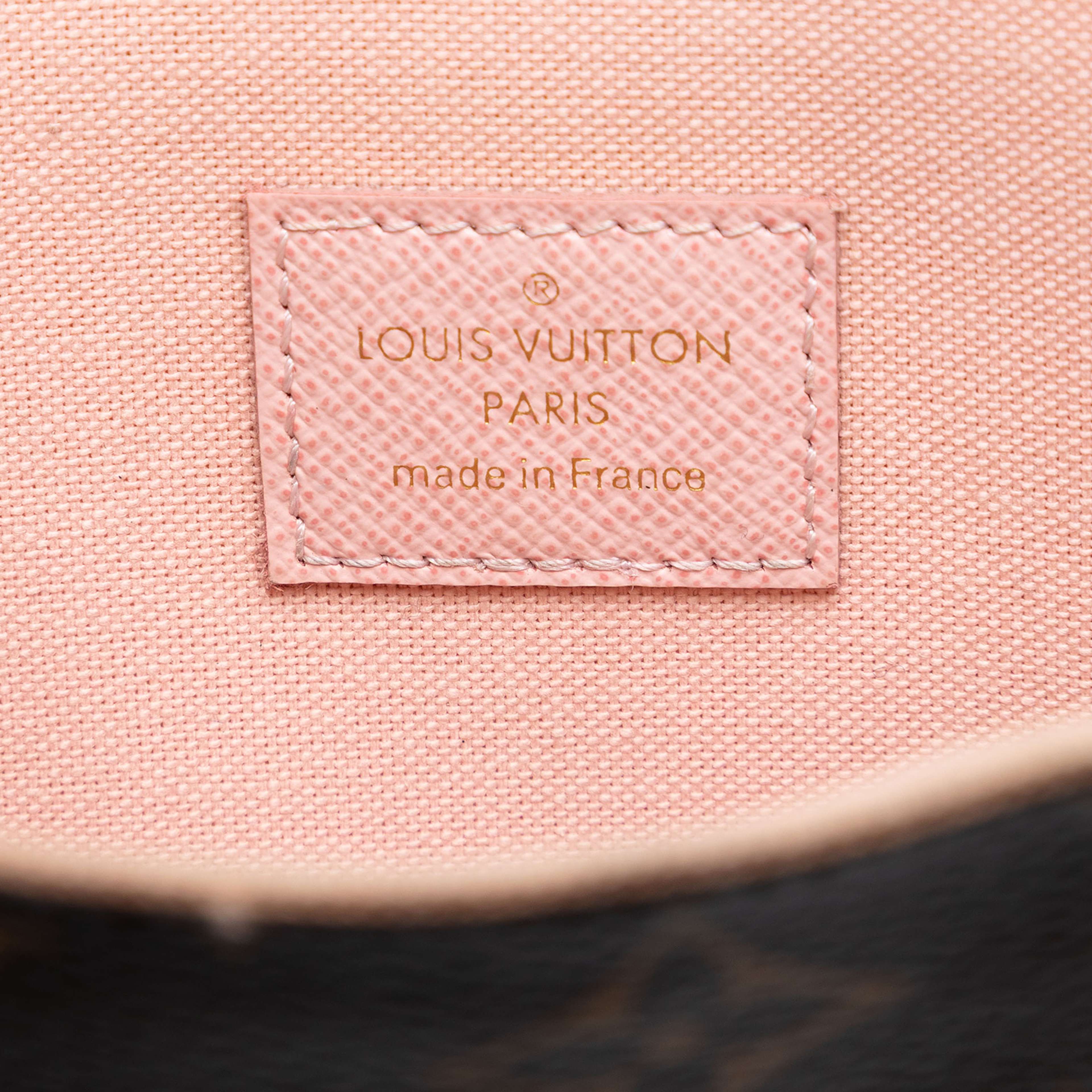 Louis Vuitton Monogram Pochette Felicie Valentine Dog, från Luxclusif, i färgen brown. Klicka för att öppna bilden i stort format