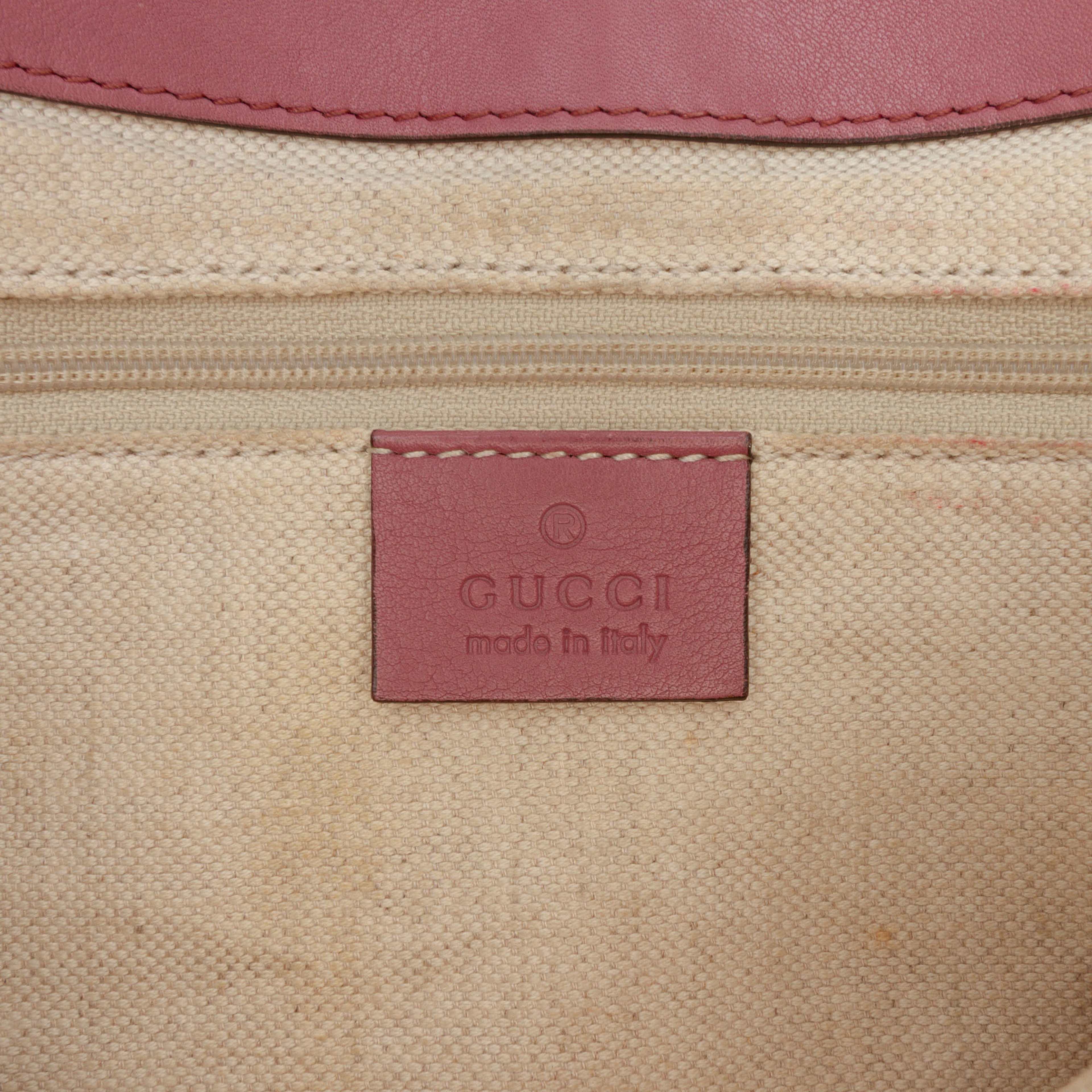 Gucci Microguccissima Sukey Crossbody, från Luxclusif, i färgen pink. Klicka för att öppna bilden i stort format