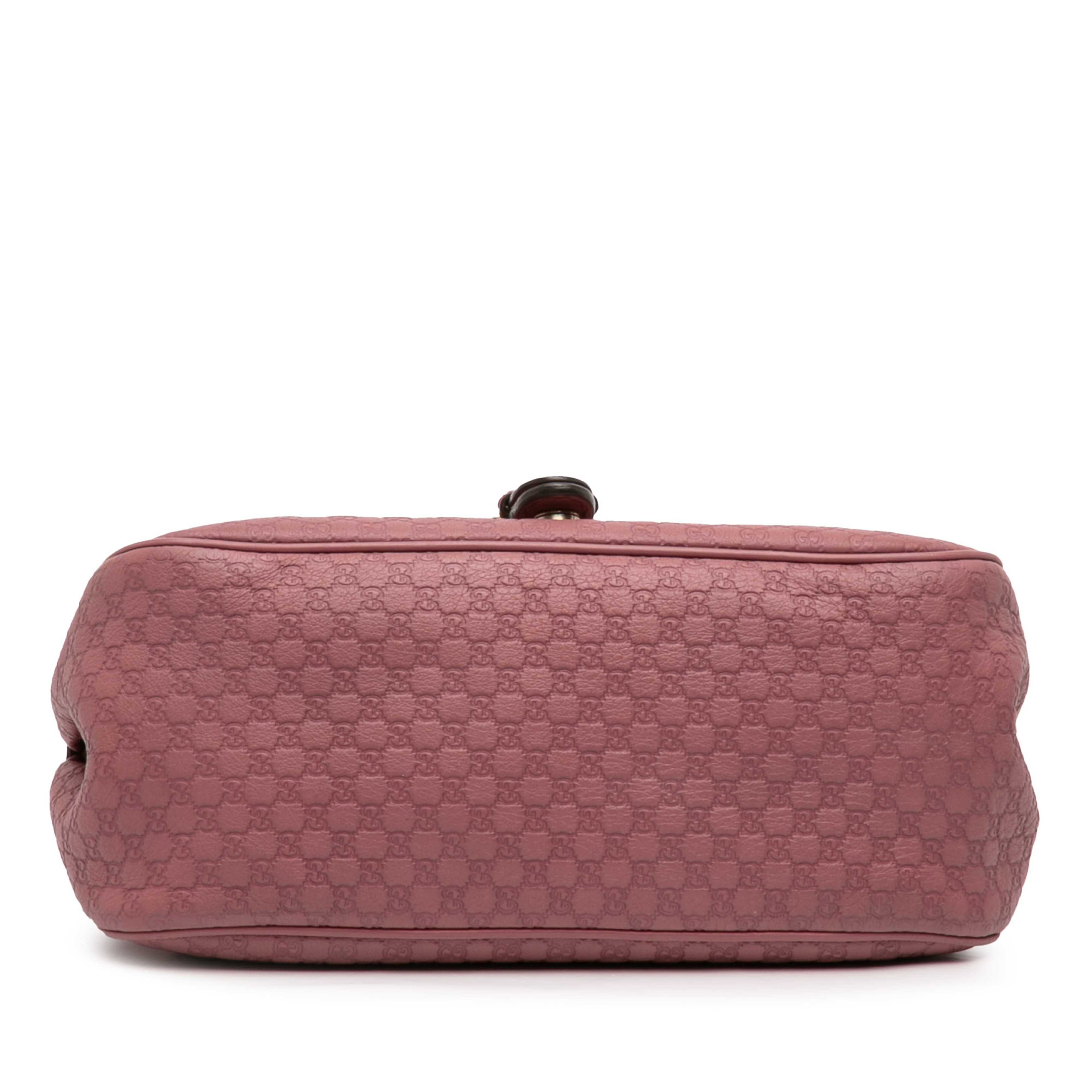 Gucci Microguccissima Sukey Crossbody, från Luxclusif, i färgen pink. Klicka för att öppna bilden i stort format