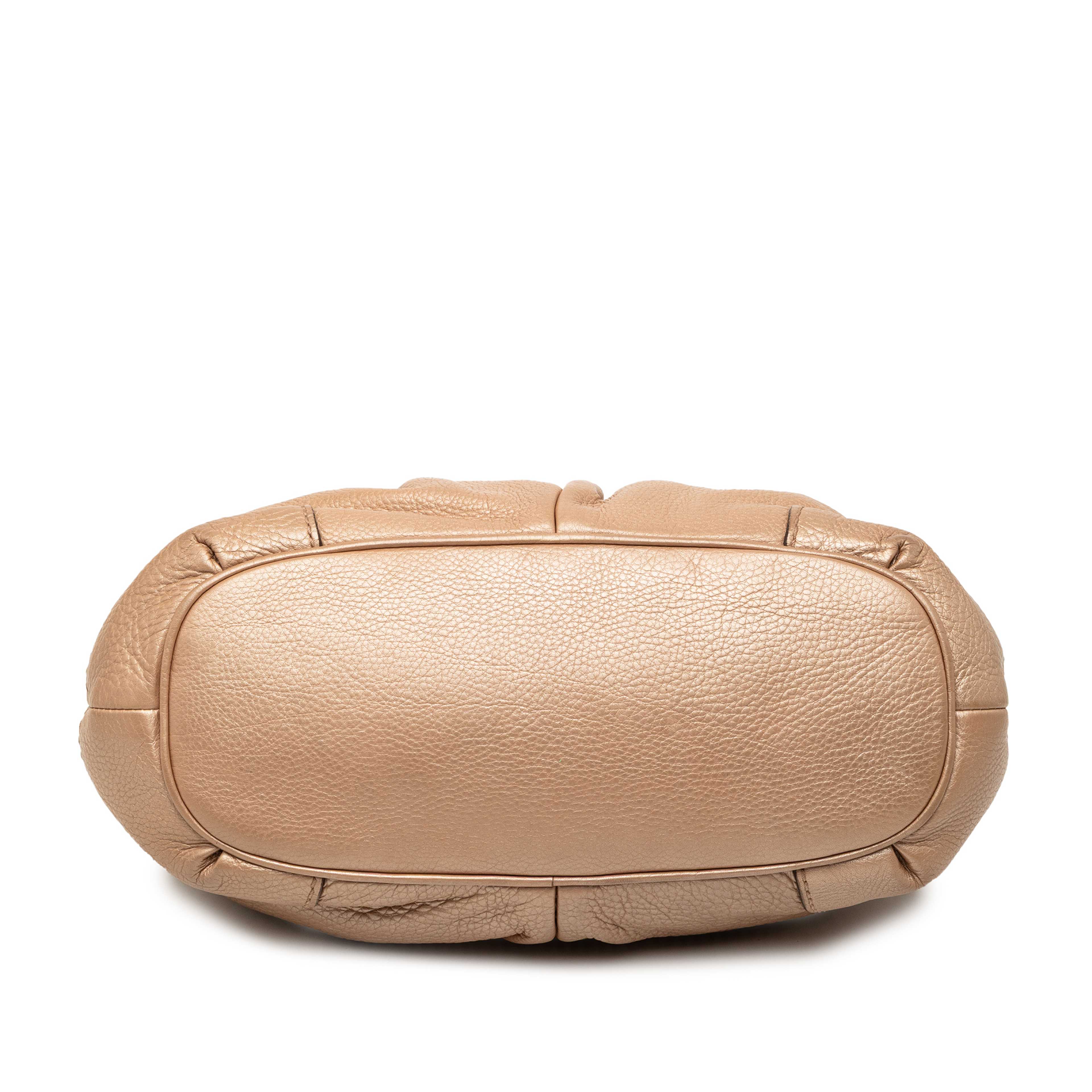 Gucci Calfskin Sukey Satchel, från Luxclusif, i färgen gold. Klicka för att öppna bilden i stort format