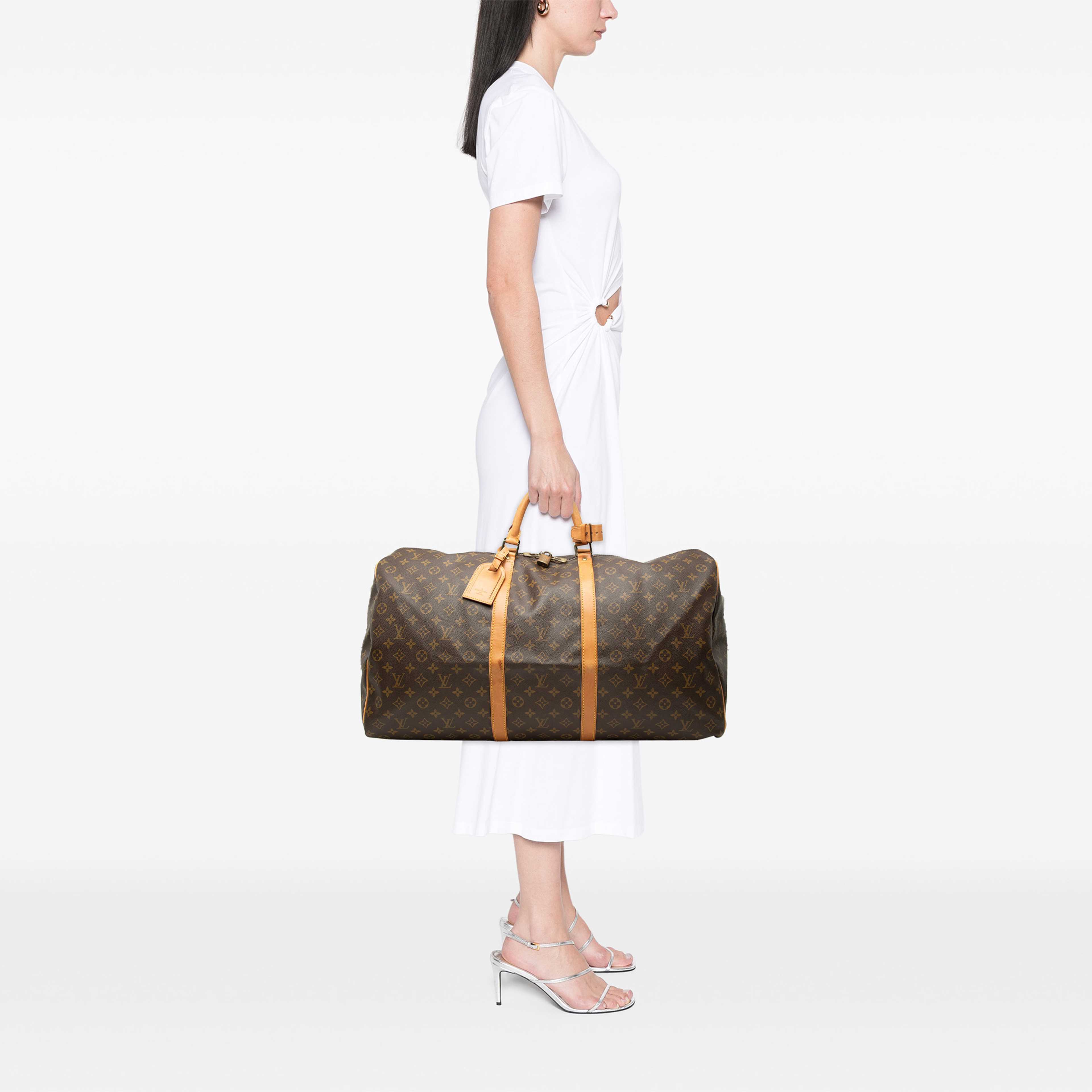Louis Vuitton Monogram Keepall 60, från Luxclusif, i färgen brun. Klicka för att öppna bilden i stort format