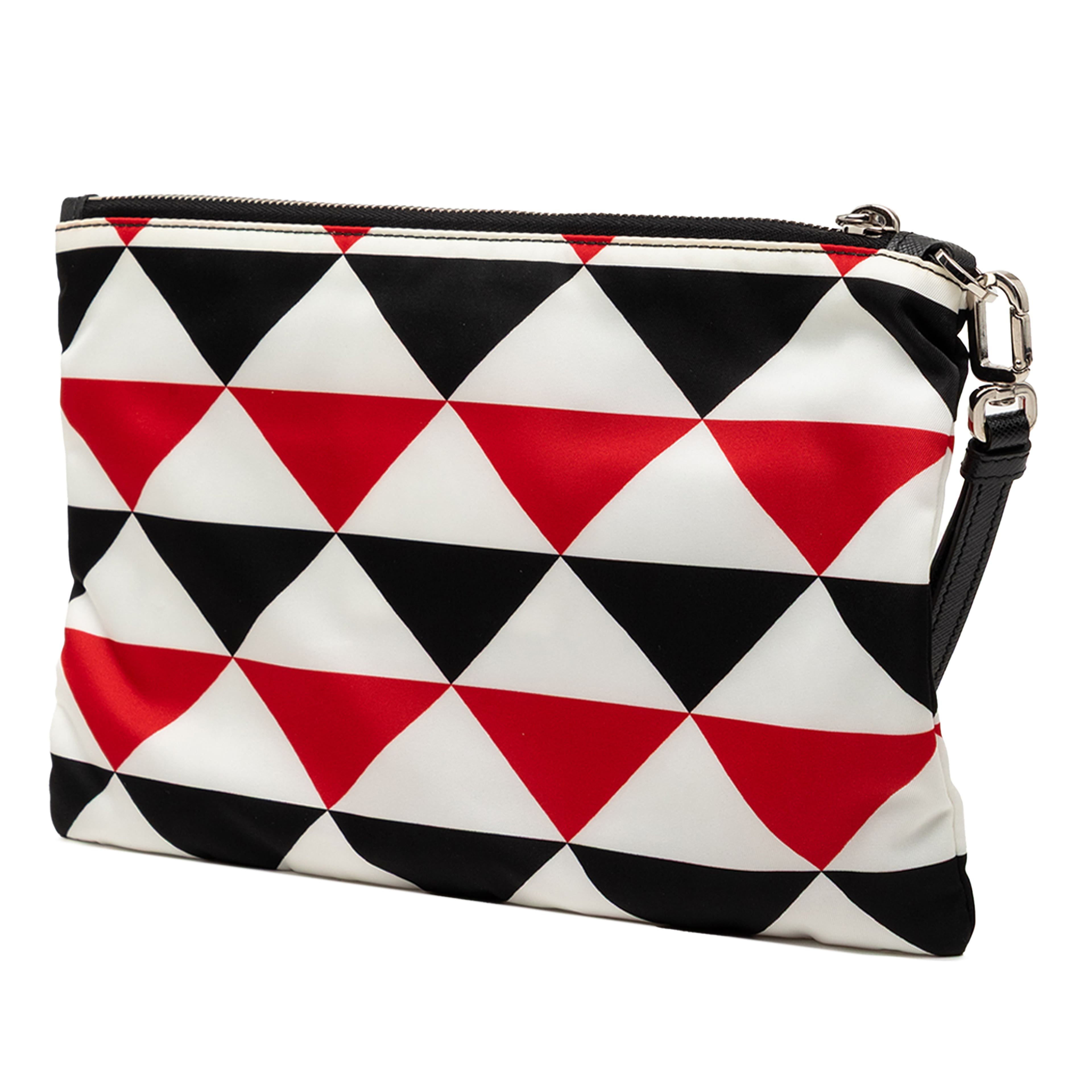 Prada Nylon Geometric Triangle Pattern Flat Clutch, från Luxclusif, i färgen vit. Klicka för att öppna bilden i stort format
