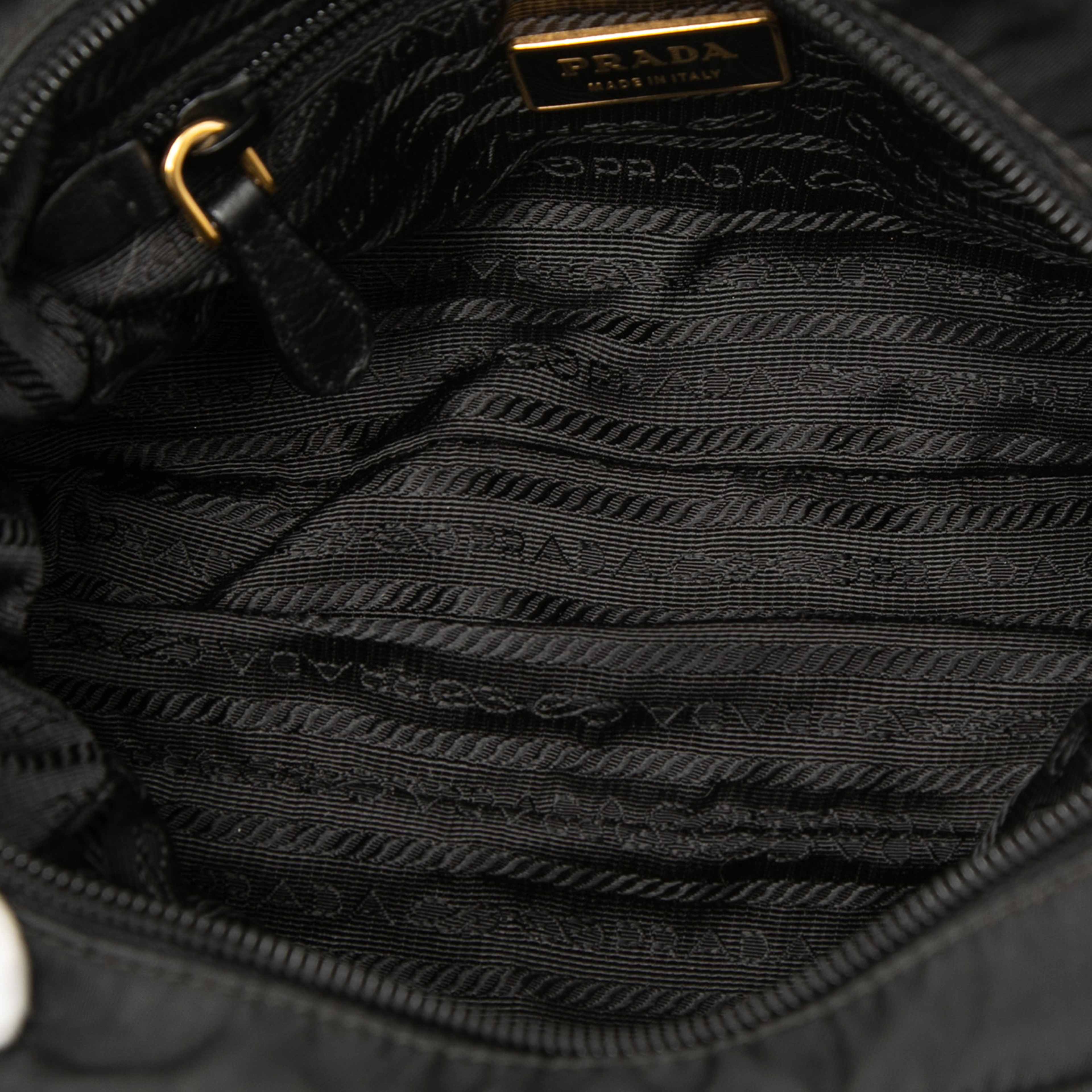 Prada Rose Embellished Tessuto Handbag, från Luxclusif, i färgen svart. Klicka för att öppna bilden i stort format