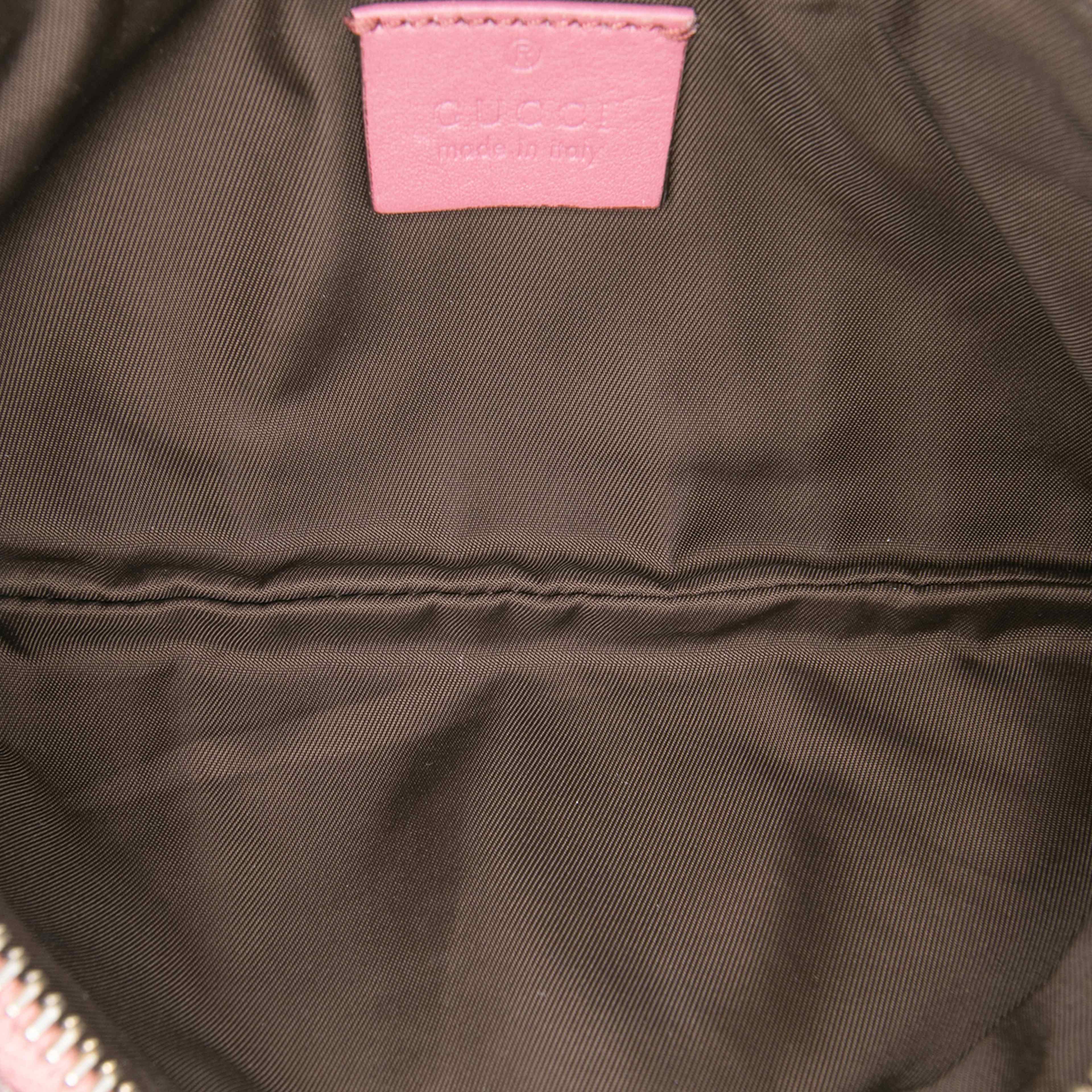 Gucci Microguccissima New Britt Wristlet Clutch, från Luxclusif, i färgen rose gold. Klicka för att öppna bilden i stort format