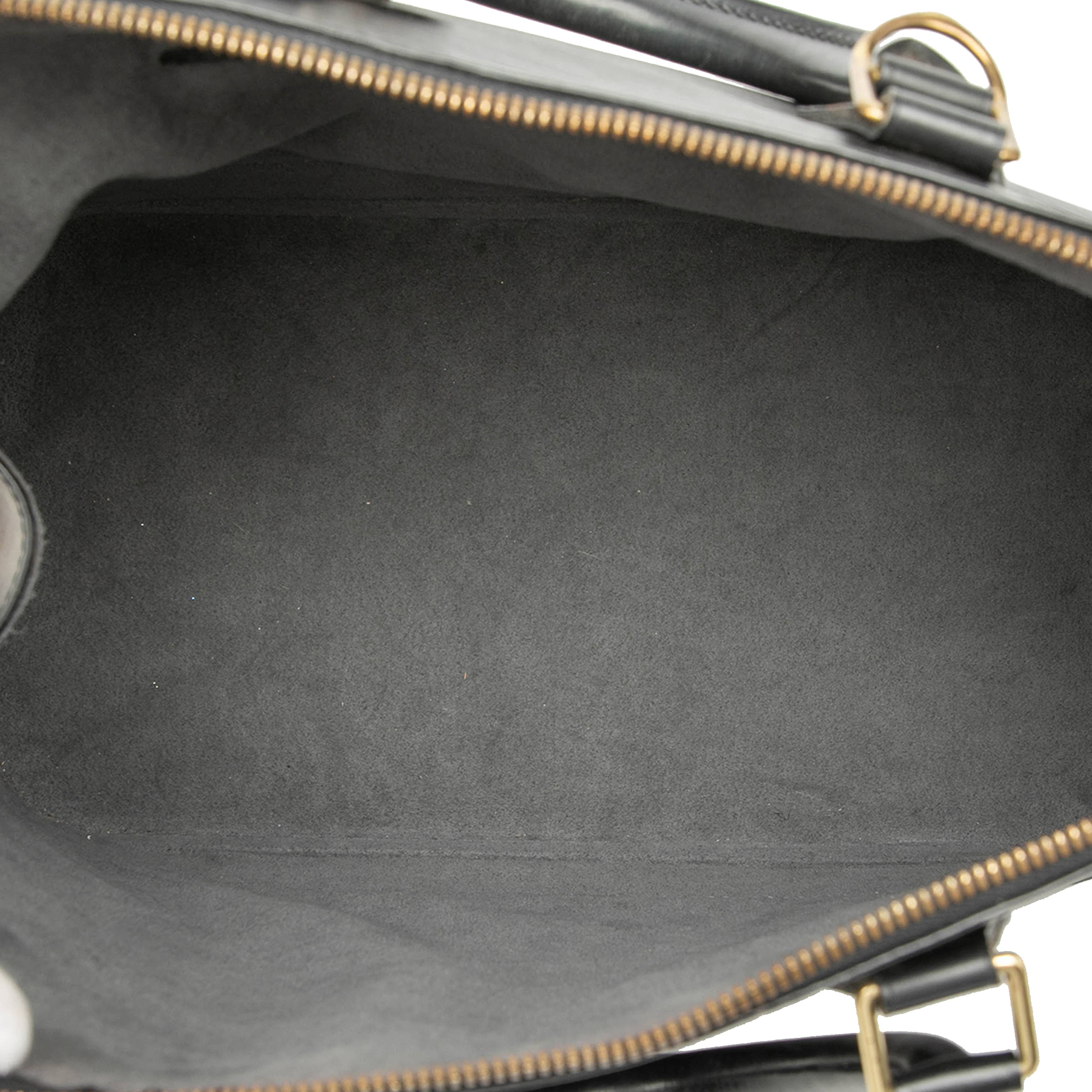 Louis Vuitton Epi Alma Pm, från Luxclusif, i färgen black. Klicka för att öppna bilden i stort format