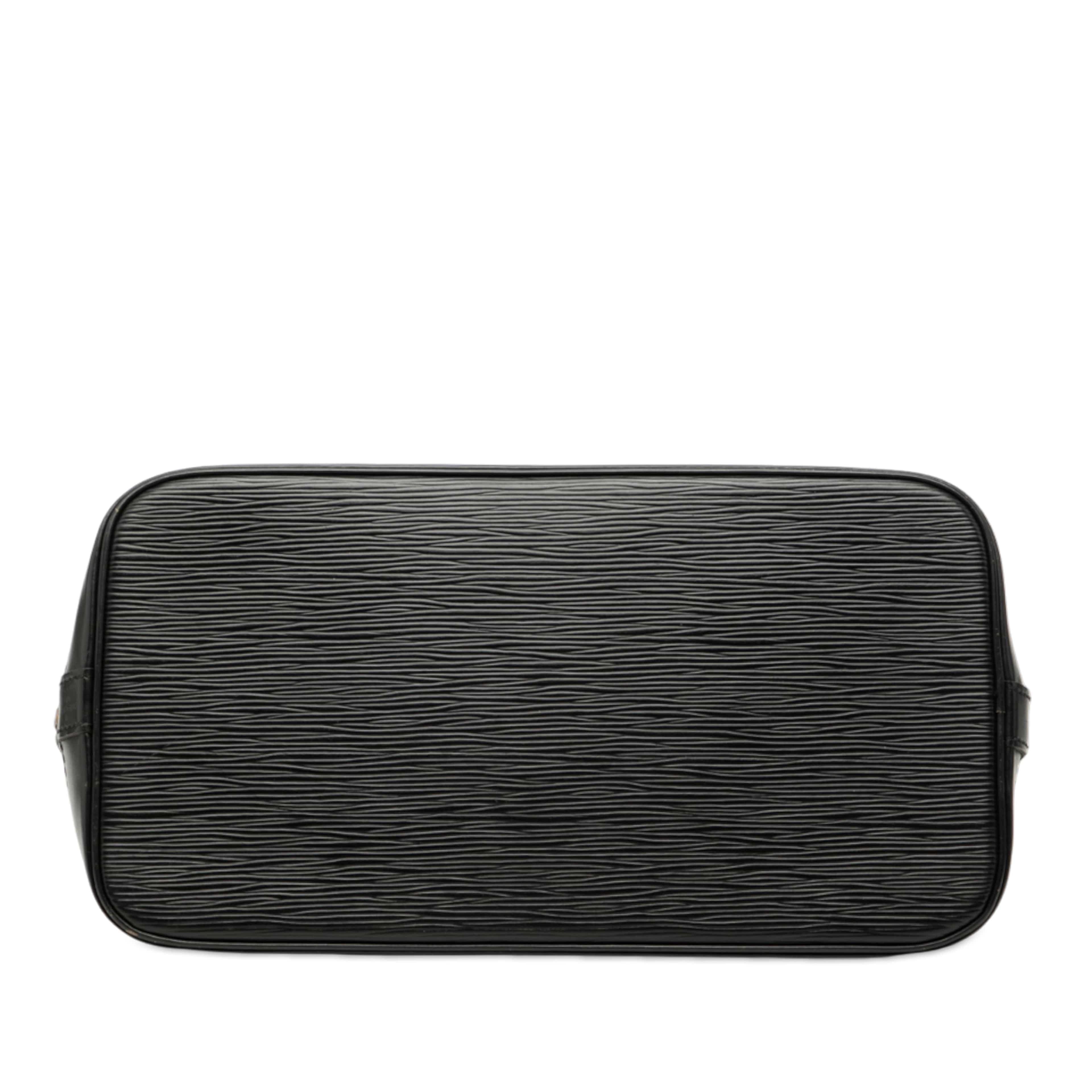 Louis Vuitton Epi Alma Pm, från Luxclusif, i färgen svart. Klicka för att öppna bilden i stort format