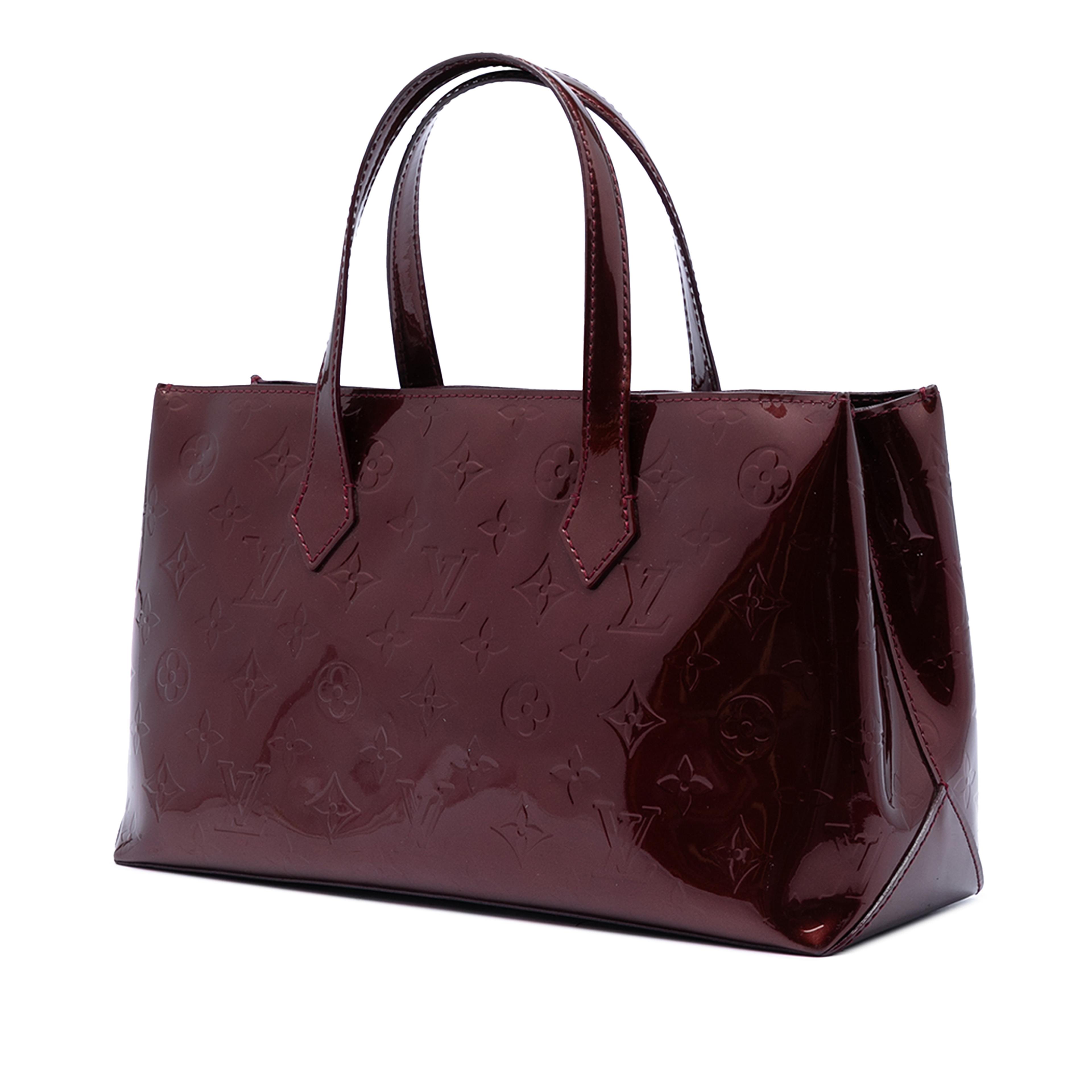 Louis Vuitton Monogram Vernis Wilshire Pm, från Luxclusif, i färgen burgundy. Klicka för att öppna bilden i stort format