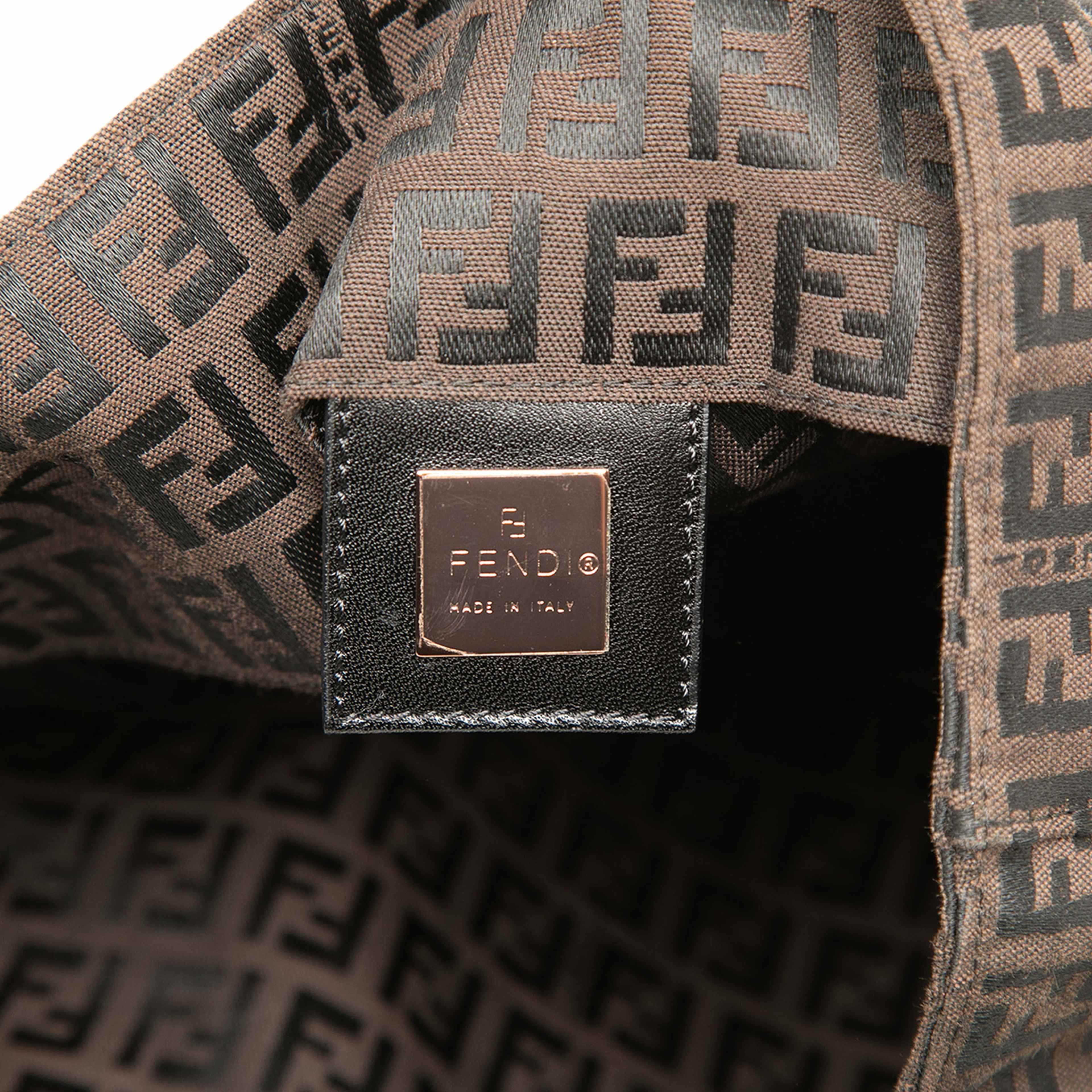 Fendi Zucchino Canvas Tote, från Luxclusif, i färgen brun. Klicka för att öppna bilden i stort format