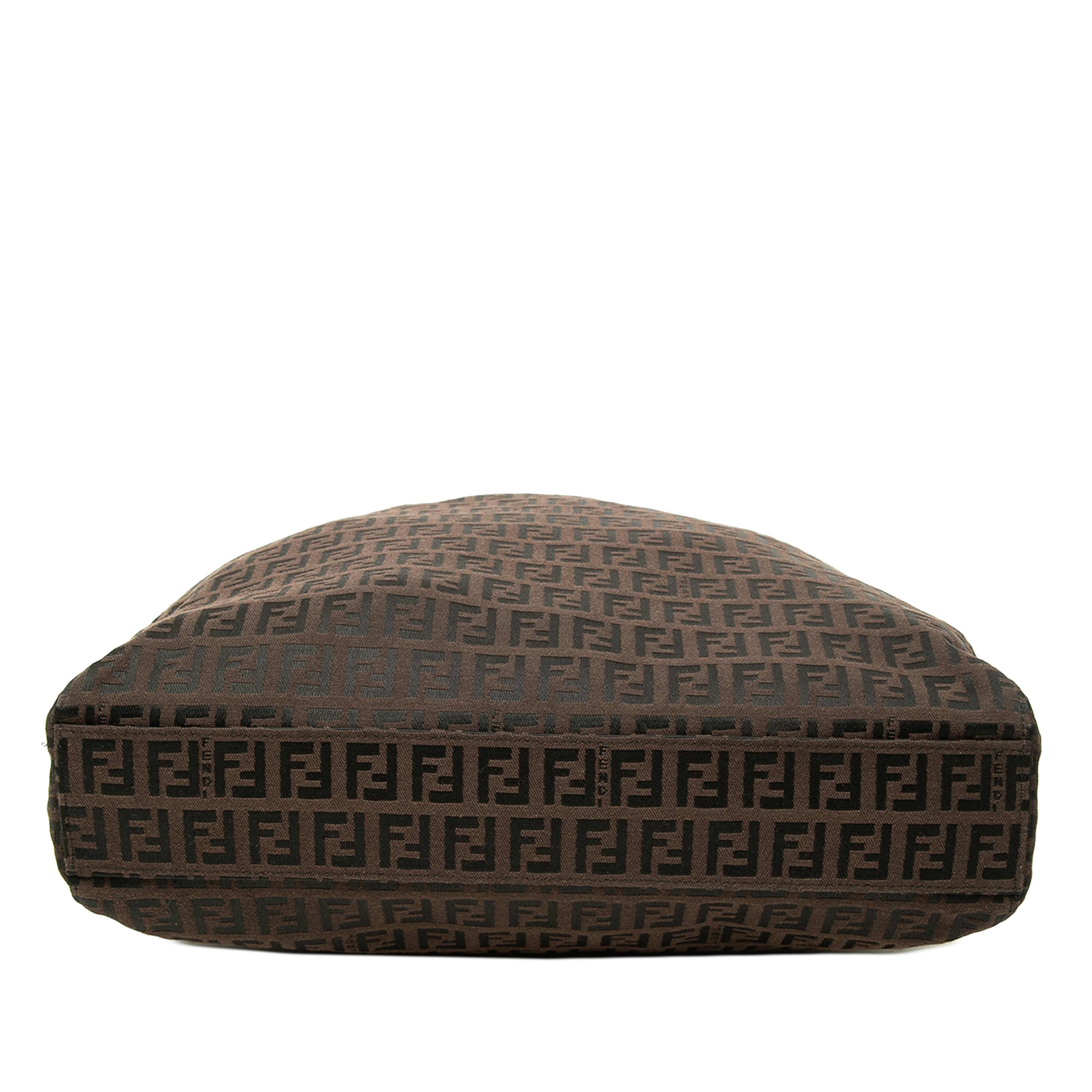 Fendi Zucchino Canvas Tote, från Luxclusif, i färgen brun. Klicka för att öppna bilden i stort format