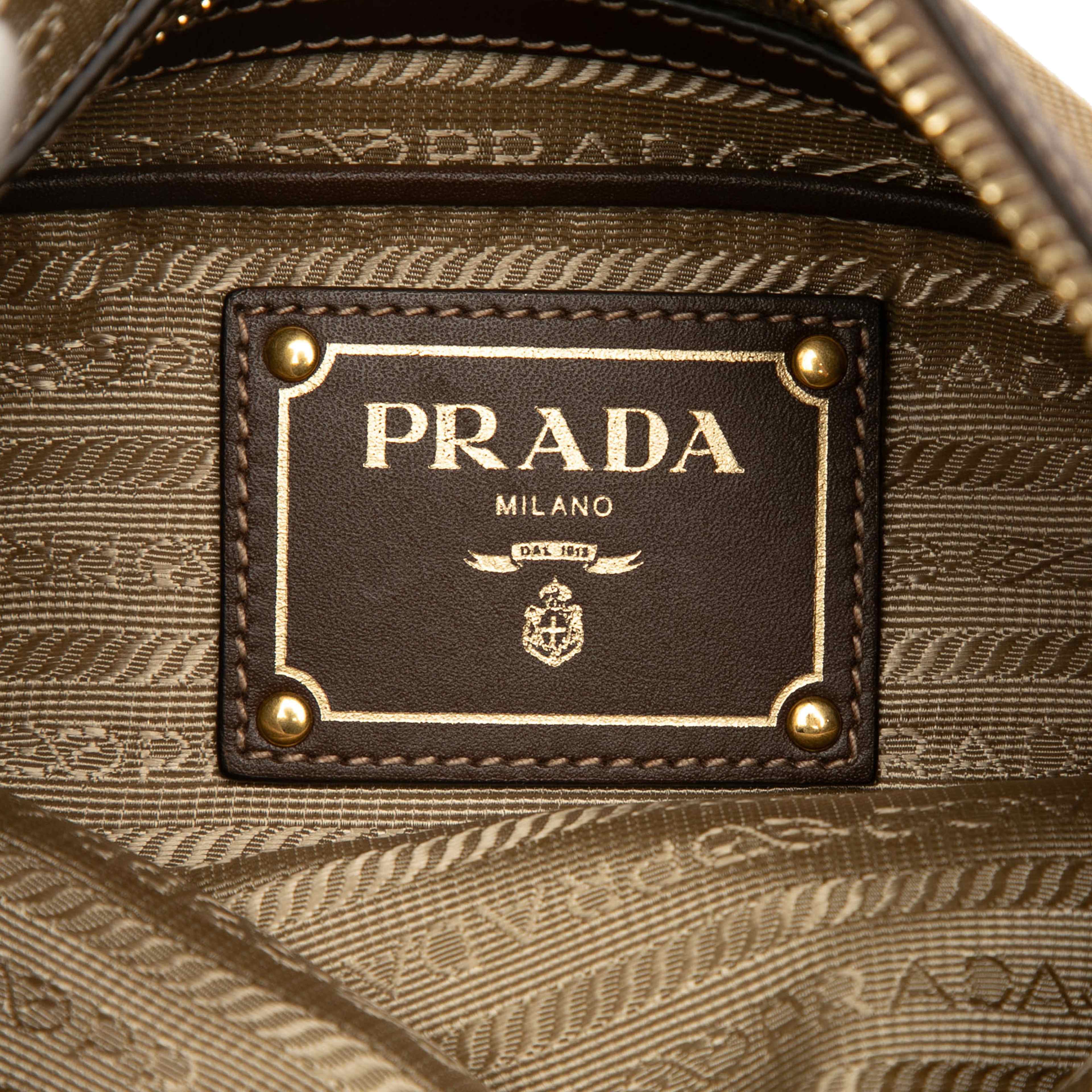 Prada Canvas Canapa Logo Crossbody, från Luxclusif, i färgen beige. Klicka för att öppna bilden i stort format