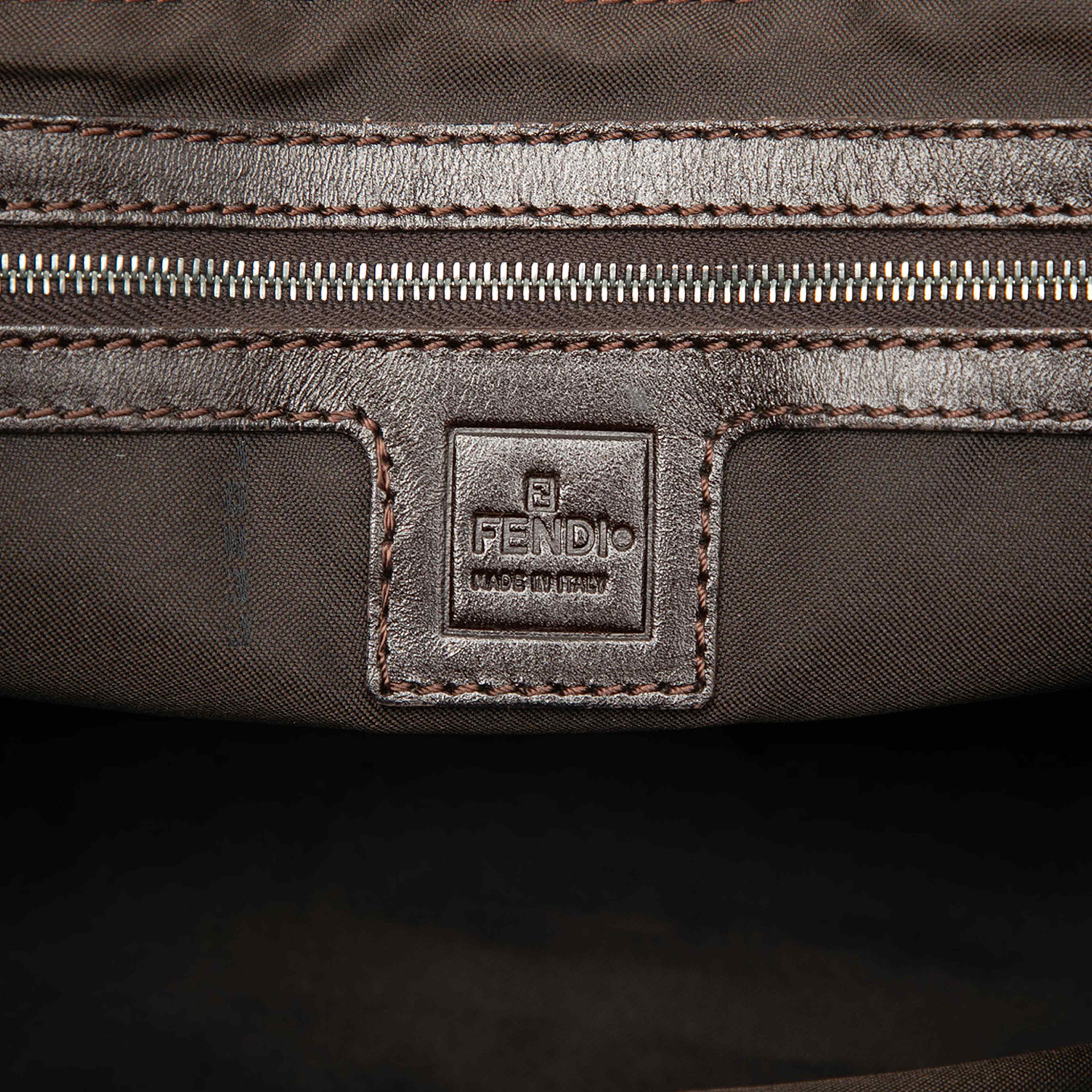 Fendi Small Zucca Canvas Twins Tote, från Luxclusif, i färgen brown. Klicka för att öppna bilden i stort format