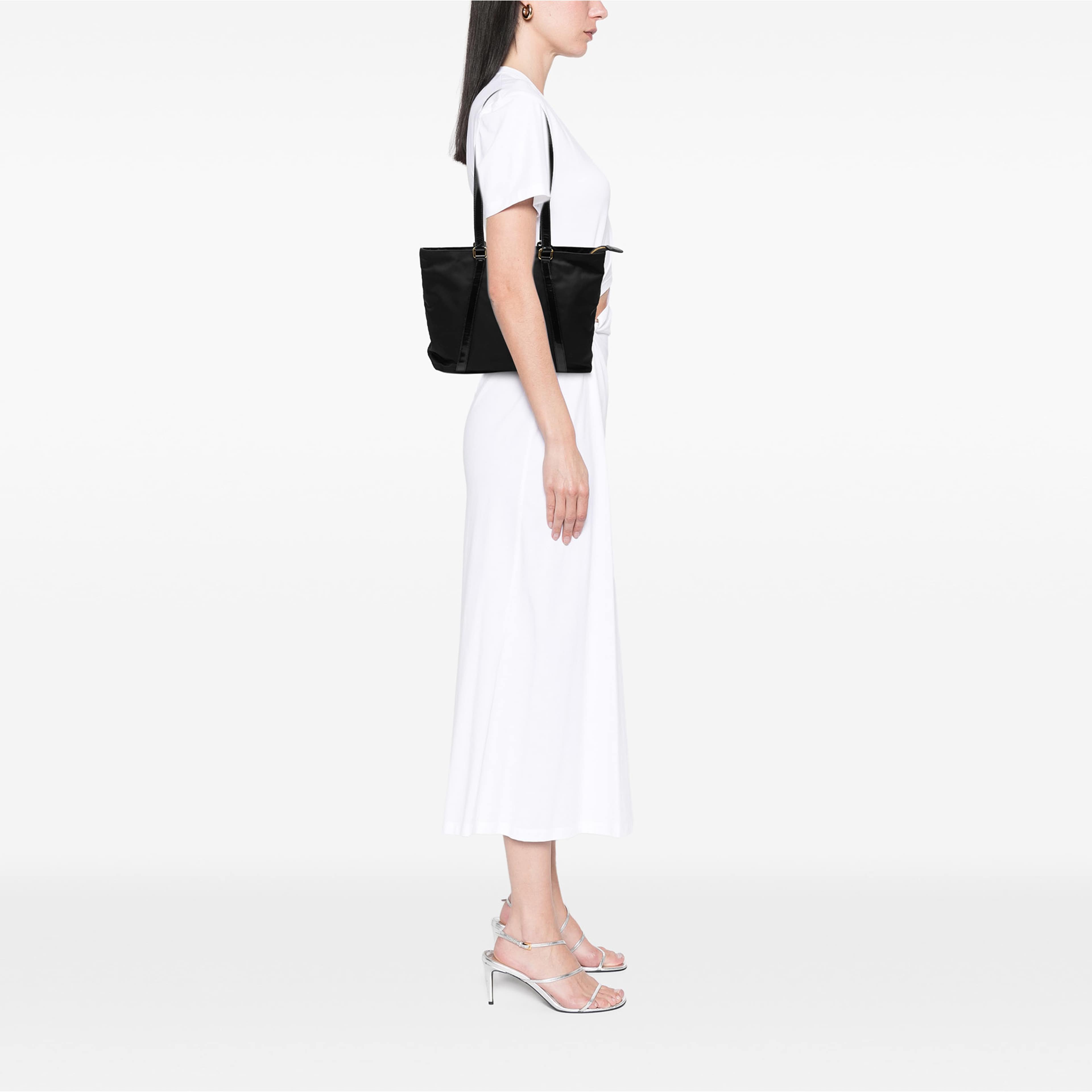 Prada Tessuto Tote, från Luxclusif, i färgen svart. Klicka för att öppna bilden i stort format