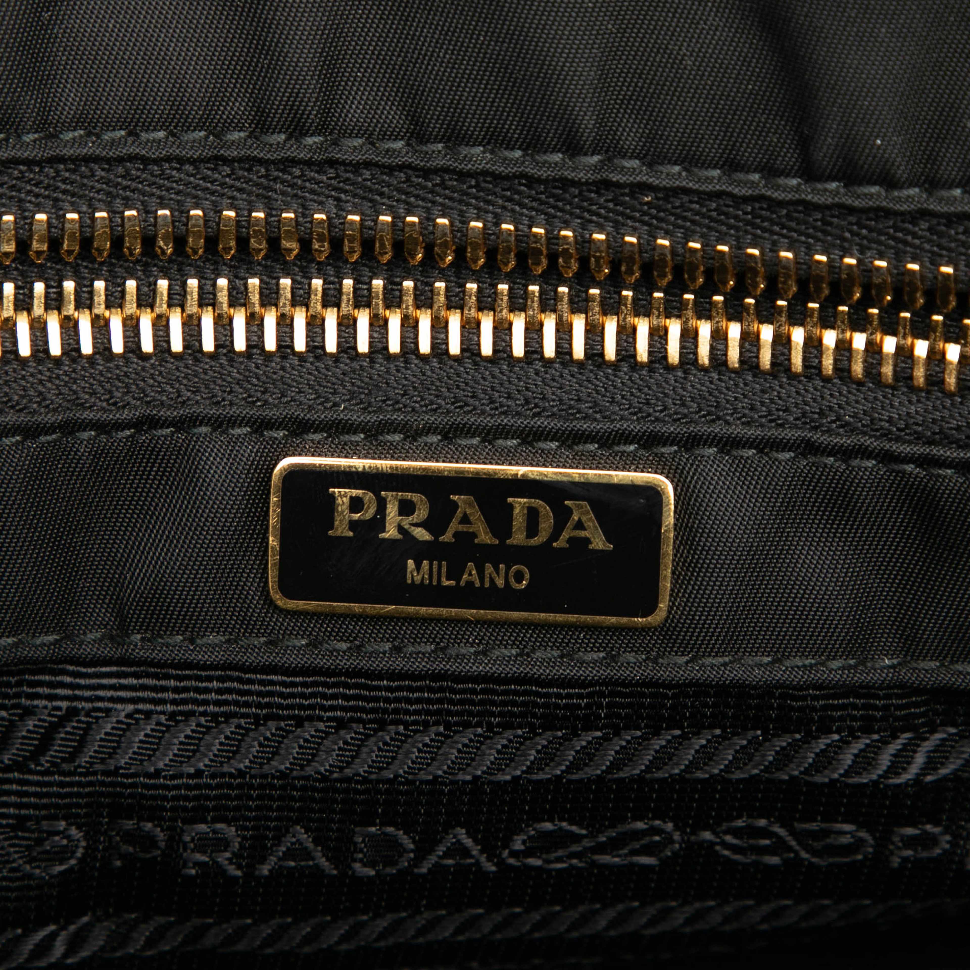 Prada Tessuto Tote, från Luxclusif, i färgen black. Klicka för att öppna bilden i stort format