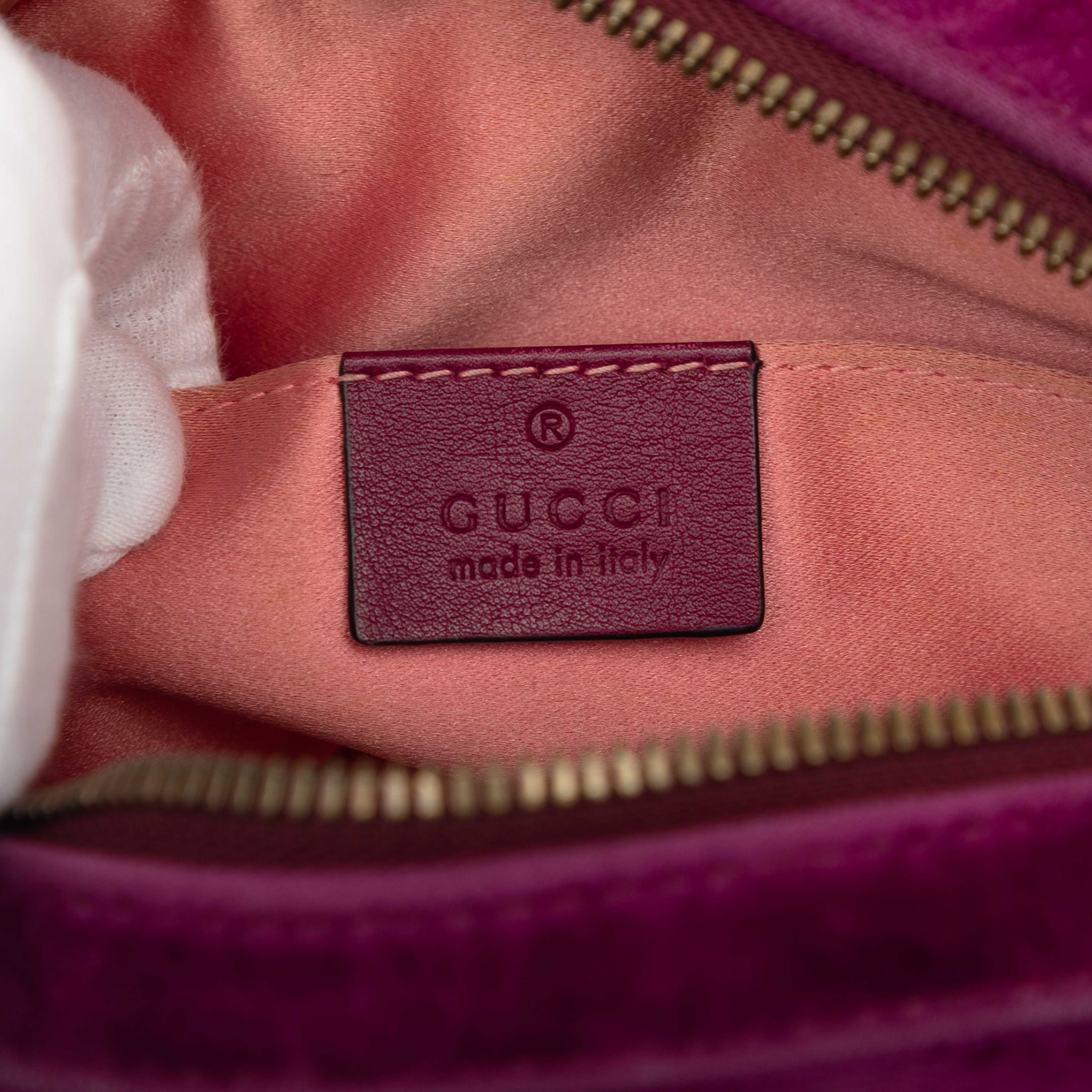 Gucci Gg Marmont Matelasse Velvet Belt Bag, från Luxclusif, i färgen purpur. Klicka för att öppna bilden i stort format