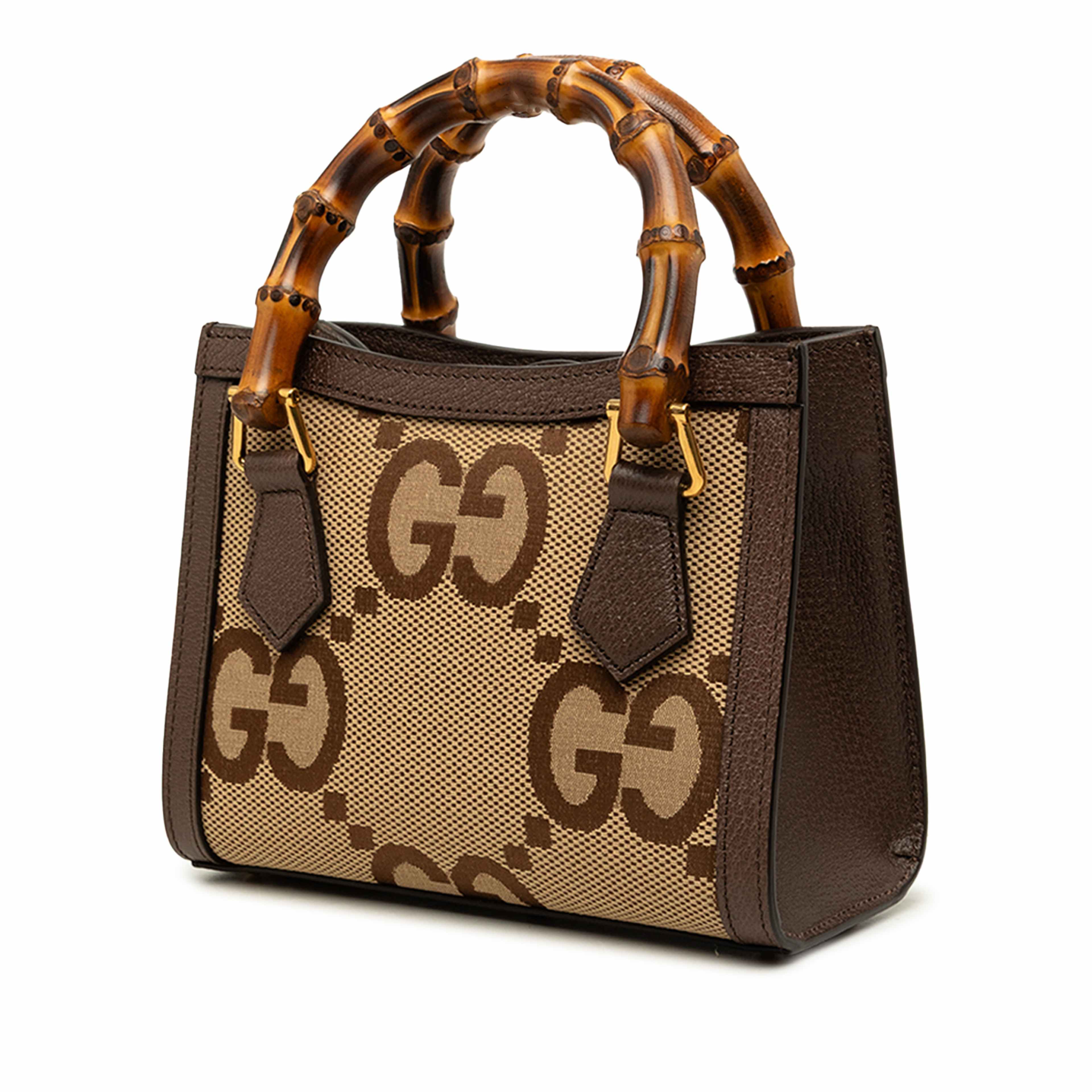 Gucci Mini Jumbo Gg Canvas Bamboo Diana Satchel, från Luxclusif, i färgen beige. Klicka för att öppna bilden i stort format