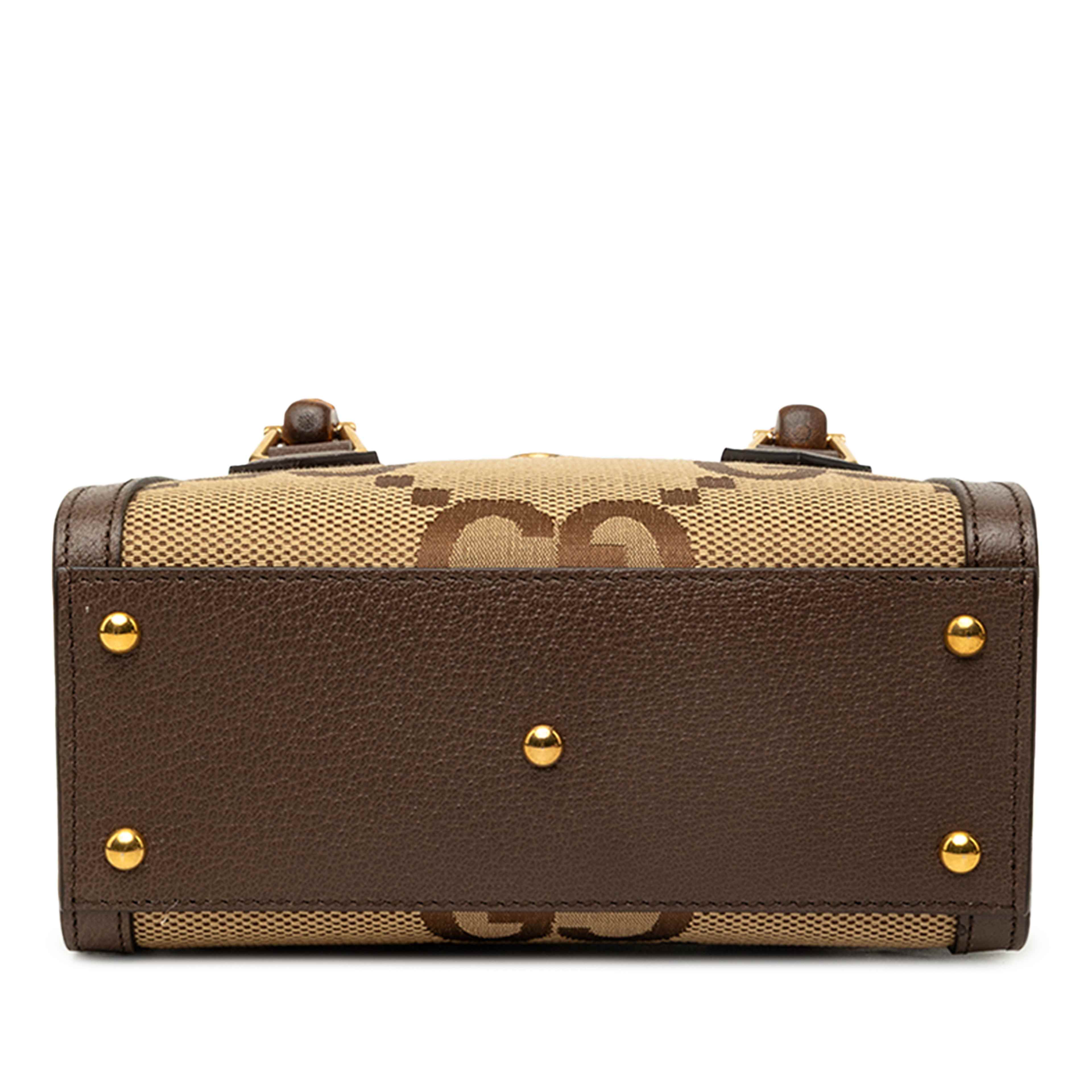 Gucci Mini Jumbo Gg Canvas Bamboo Diana Satchel, från Luxclusif, i färgen beige. Klicka för att öppna bilden i stort format