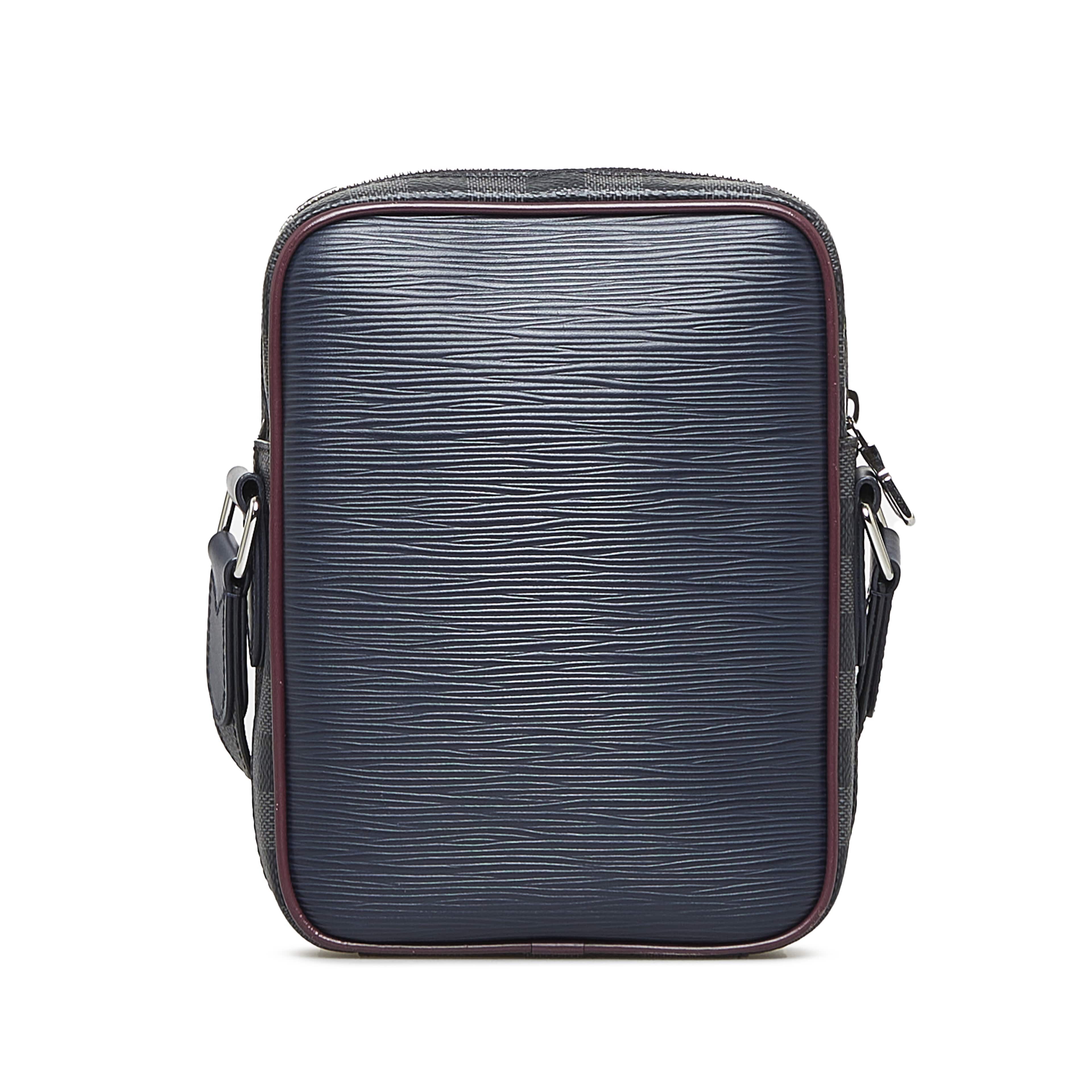 Louis Vuitton Epi Damier Graphite Danube Slim, från Luxclusif, i färgen svart. Klicka för att öppna bilden i stort format