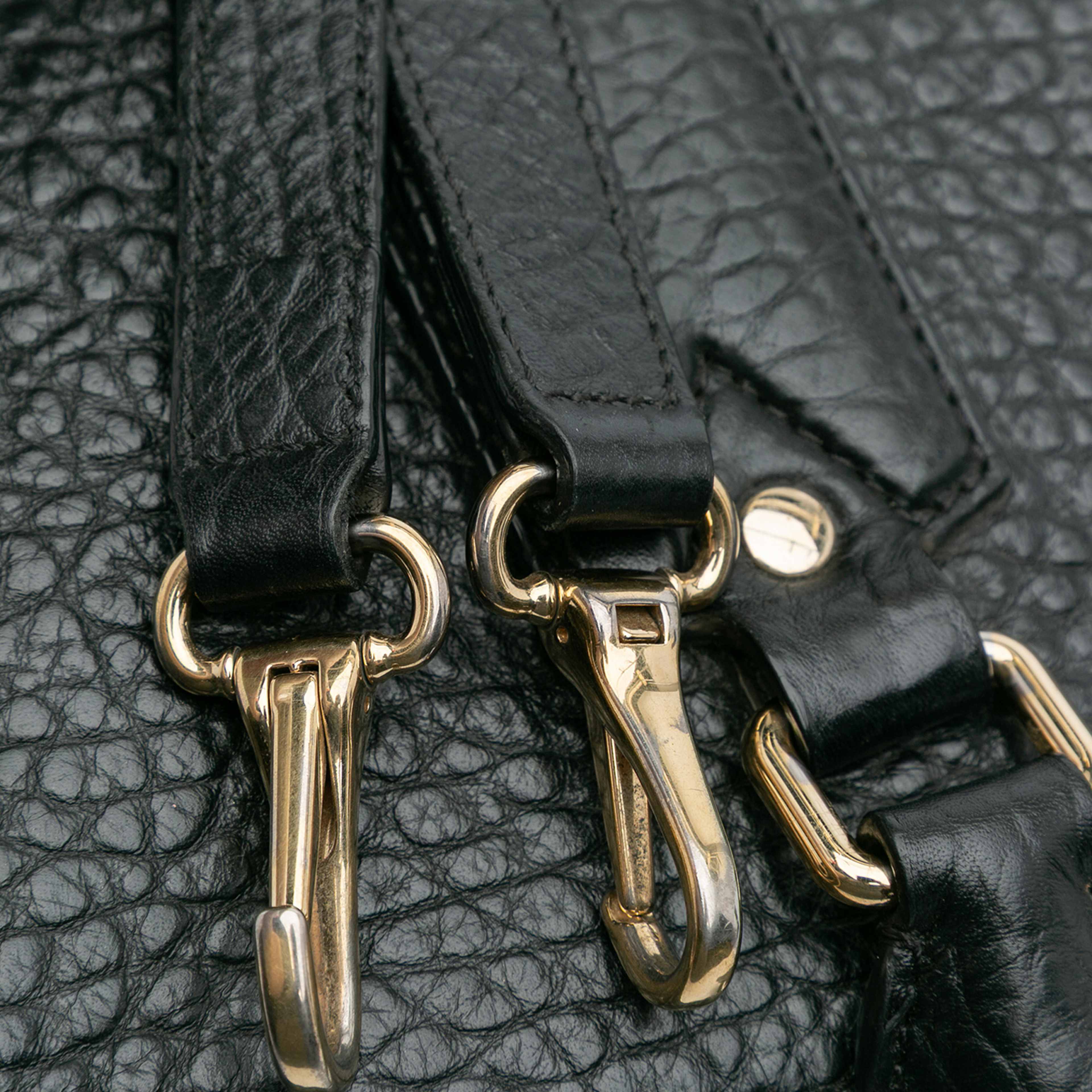 Burberry Medium Grained Leather Clifton Satchel, från Luxclusif, i färgen svart. Klicka för att öppna bilden i stort format