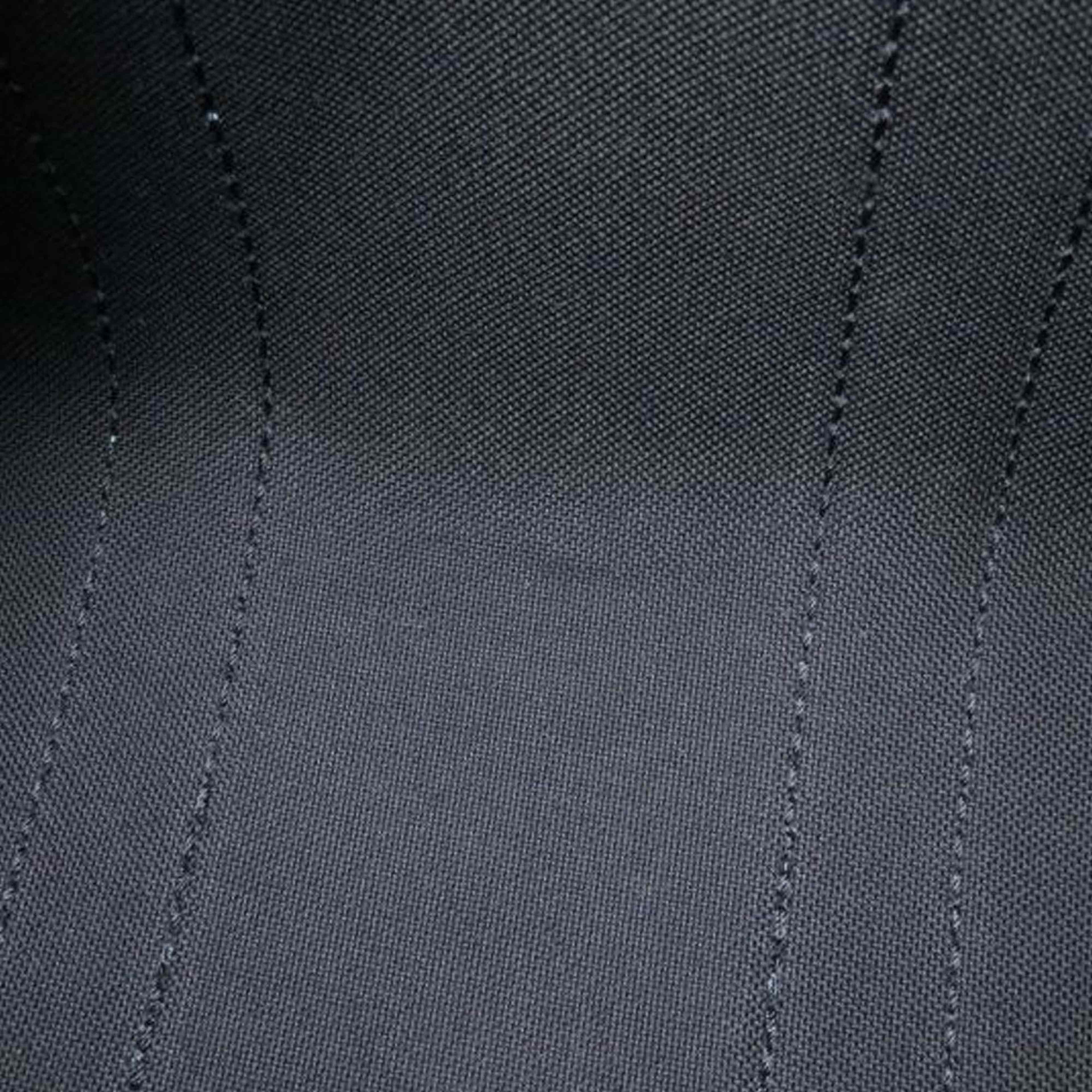 Louis Vuitton Monogram Eclipse Reverse Keepall 25, från Luxclusif, i färgen gray. Klicka för att öppna bilden i stort format