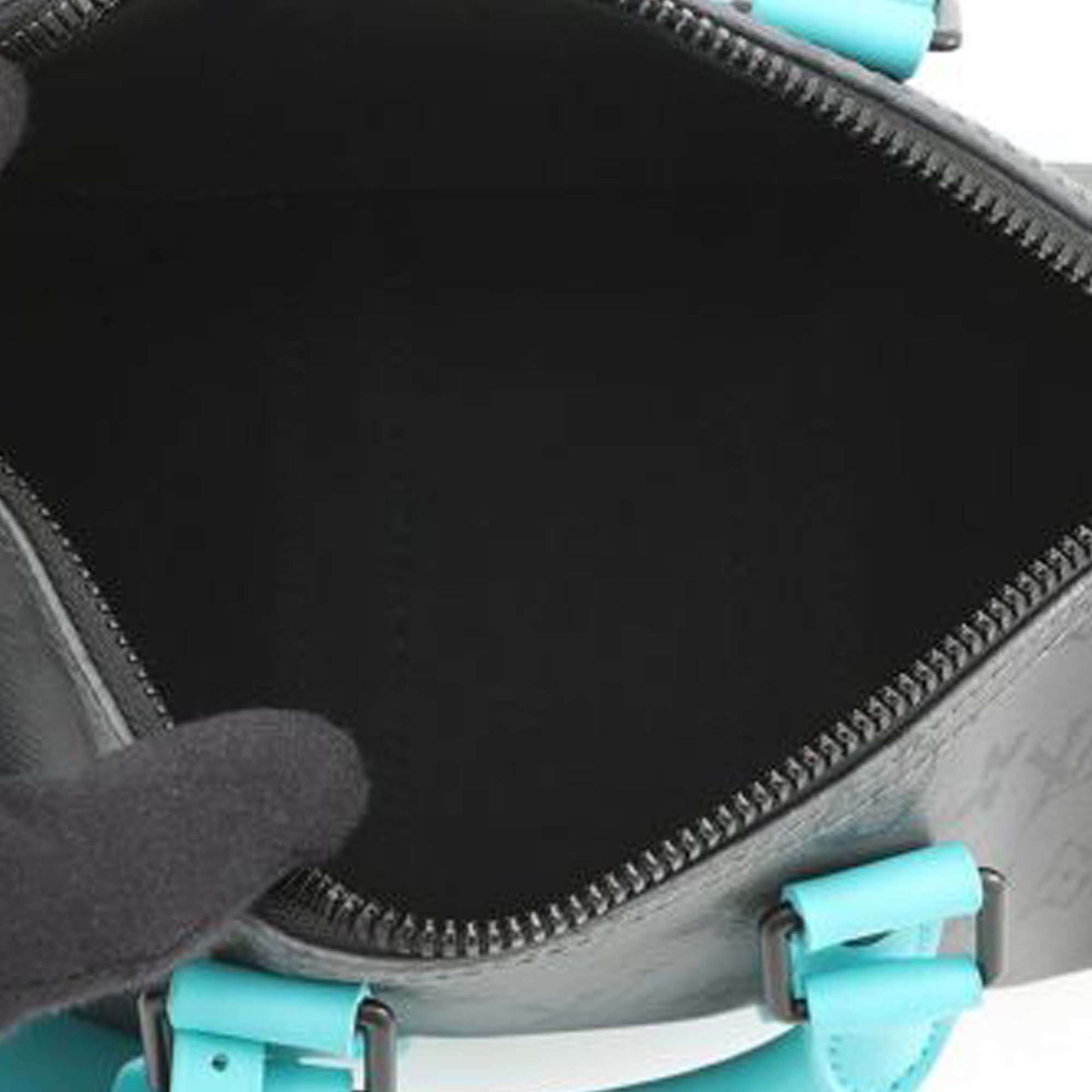 Louis Vuitton Monogram Eclipse Reverse Keepall 25, från Luxclusif, i färgen gray. Klicka för att öppna bilden i stort format