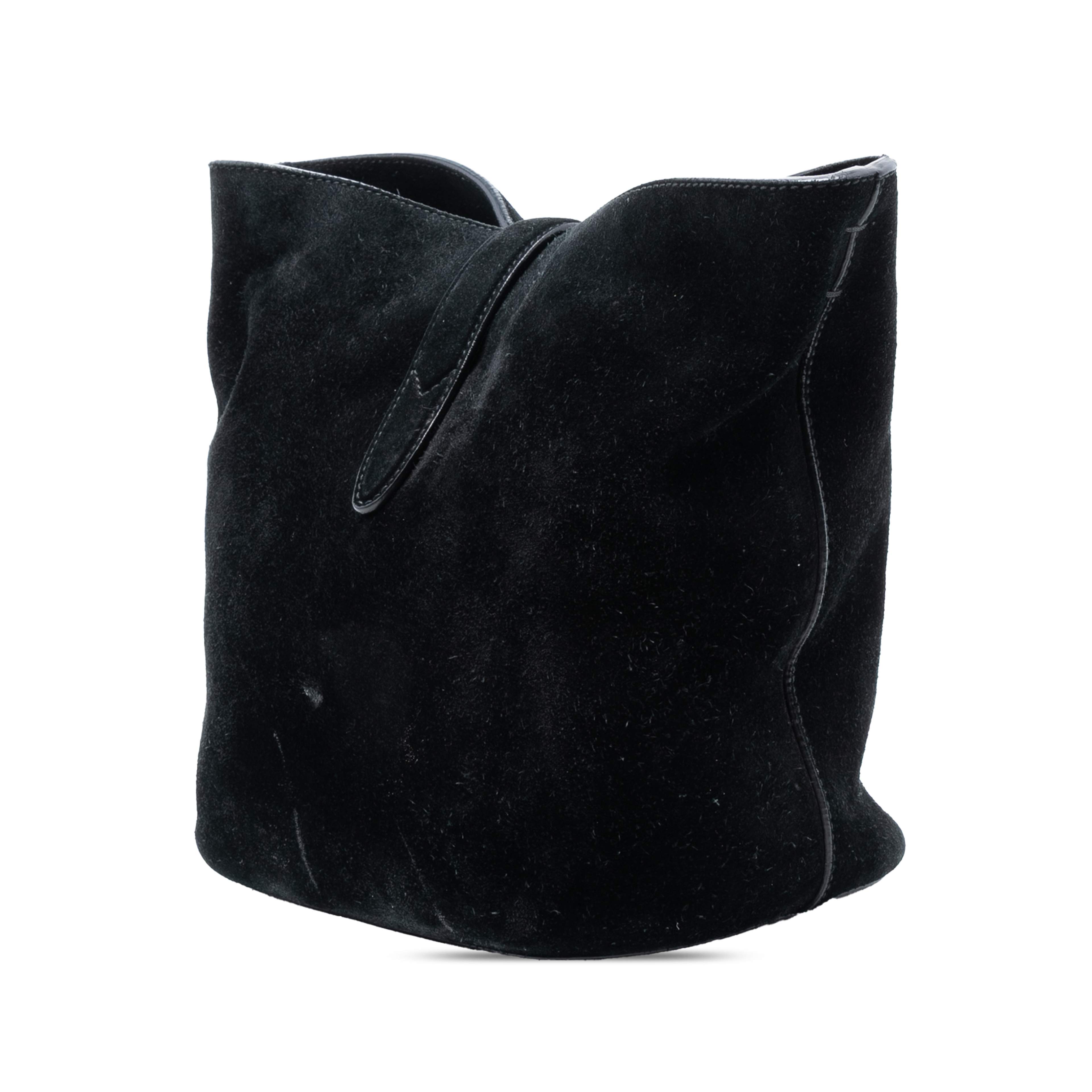 Gucci Suede Soft Jackie Bucket Bag, från Luxclusif, i färgen black. Klicka för att öppna bilden i stort format