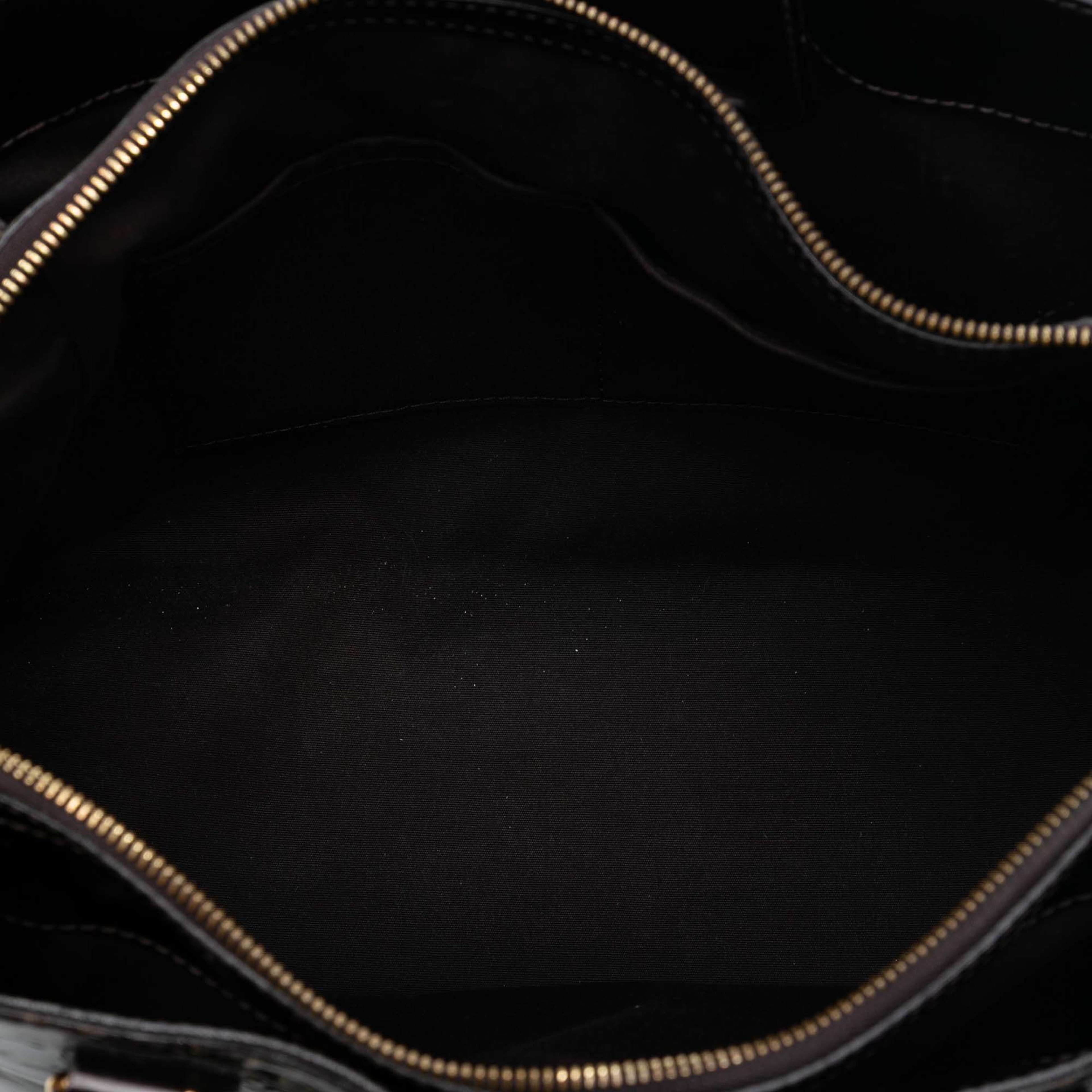 Louis Vuitton Monogram Vernis Melrose Avenue, från Luxclusif, i färgen purple. Klicka för att öppna bilden i stort format