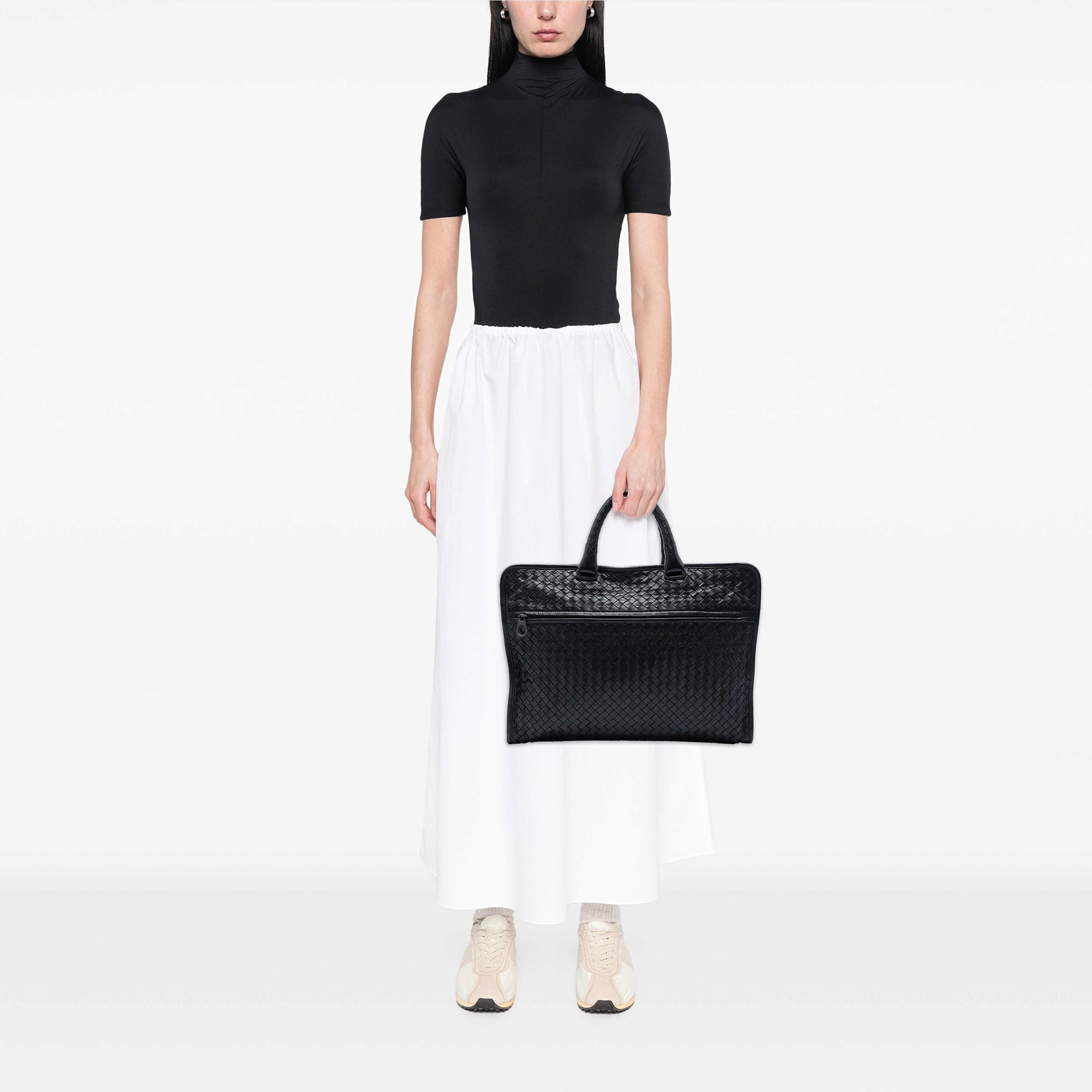 Bottega Veneta Nappa Intrecciato Briefcase, från Luxclusif, i färgen black. Klicka för att öppna bilden i stort format