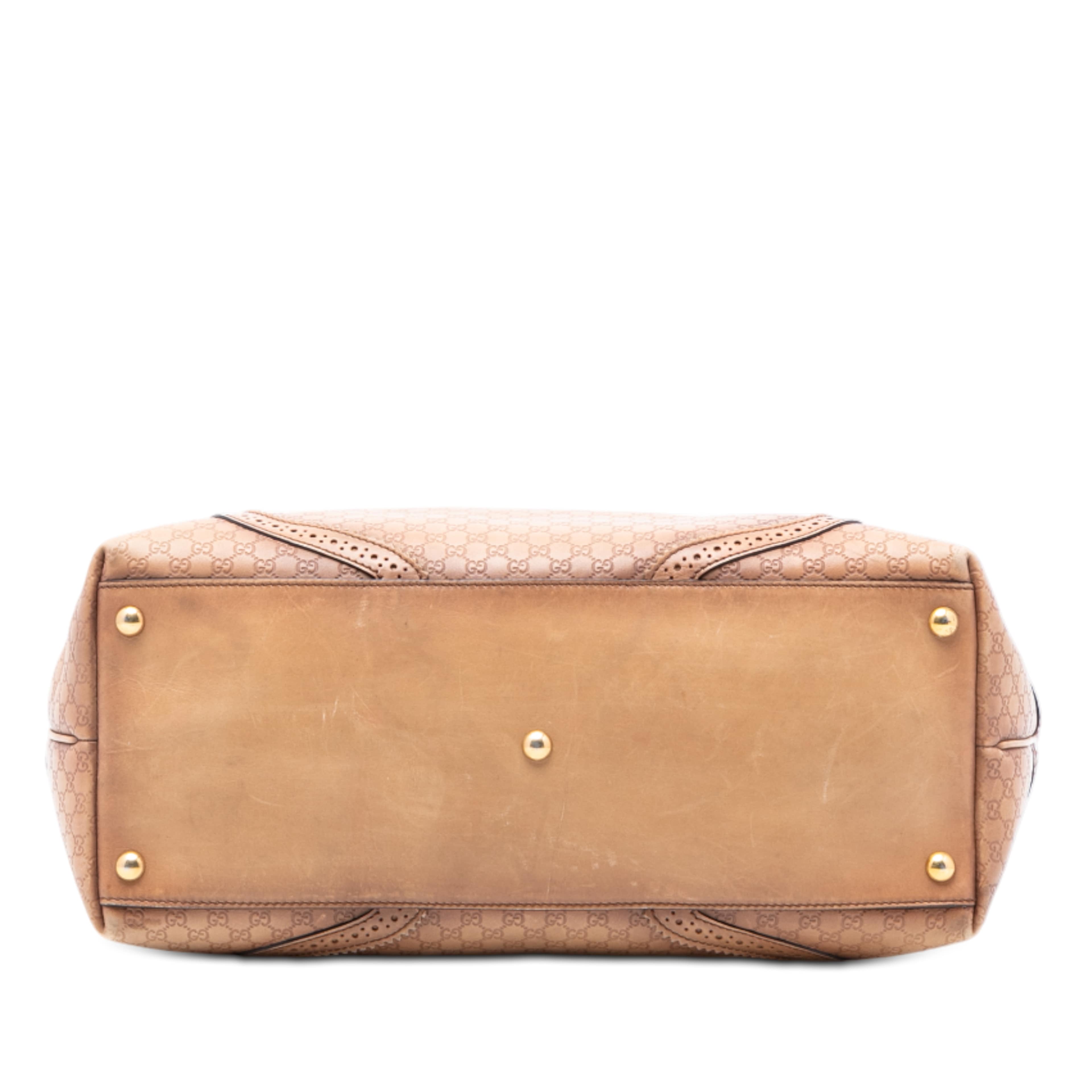 Gucci Microguccissima Brogue Duilio Tote, från Luxclusif, i färgen camel. Klicka för att öppna bilden i stort format