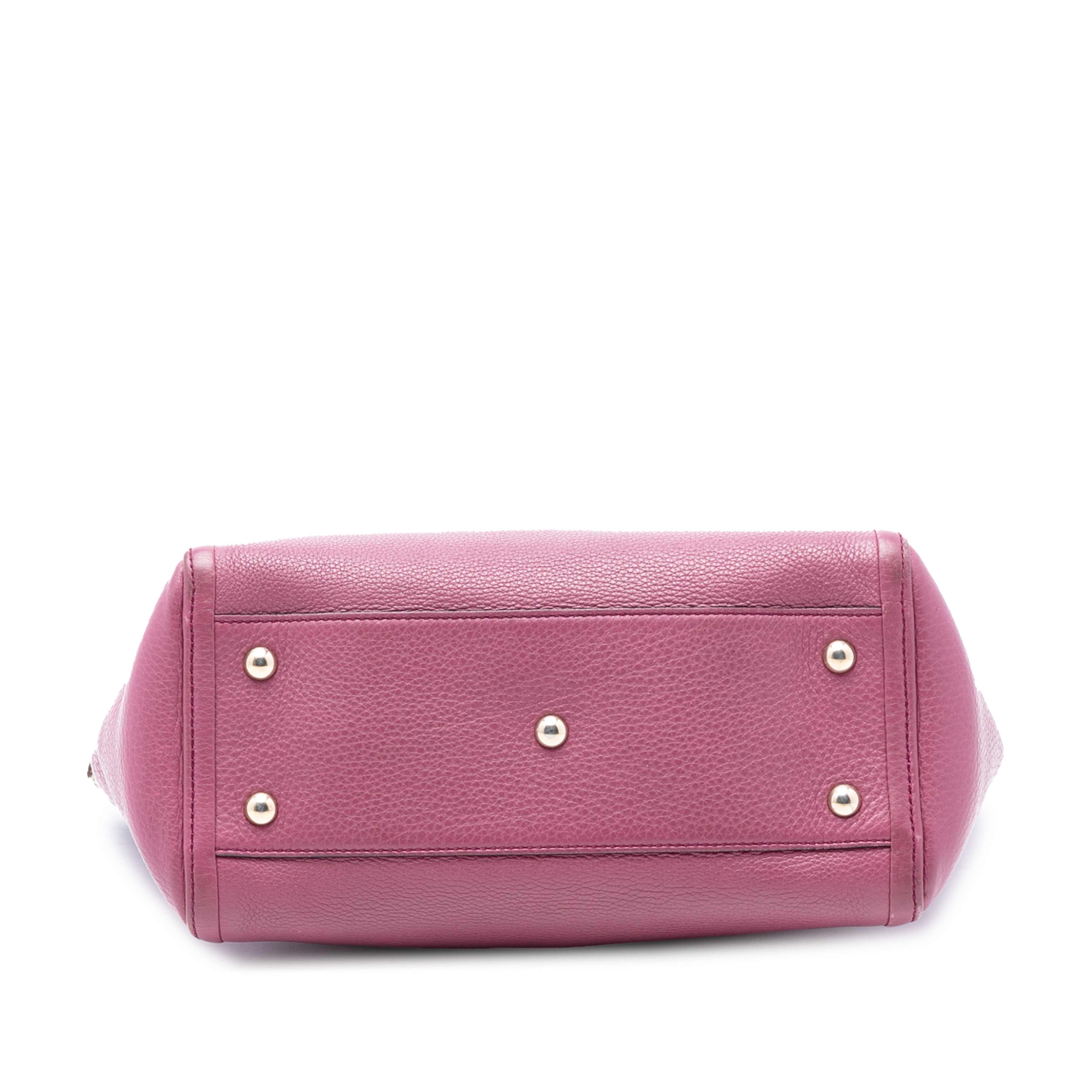 Gucci Small Pebbled Leather Soho Cellarius Satchel, från Luxclusif, i färgen purple. Klicka för att öppna bilden i stort format