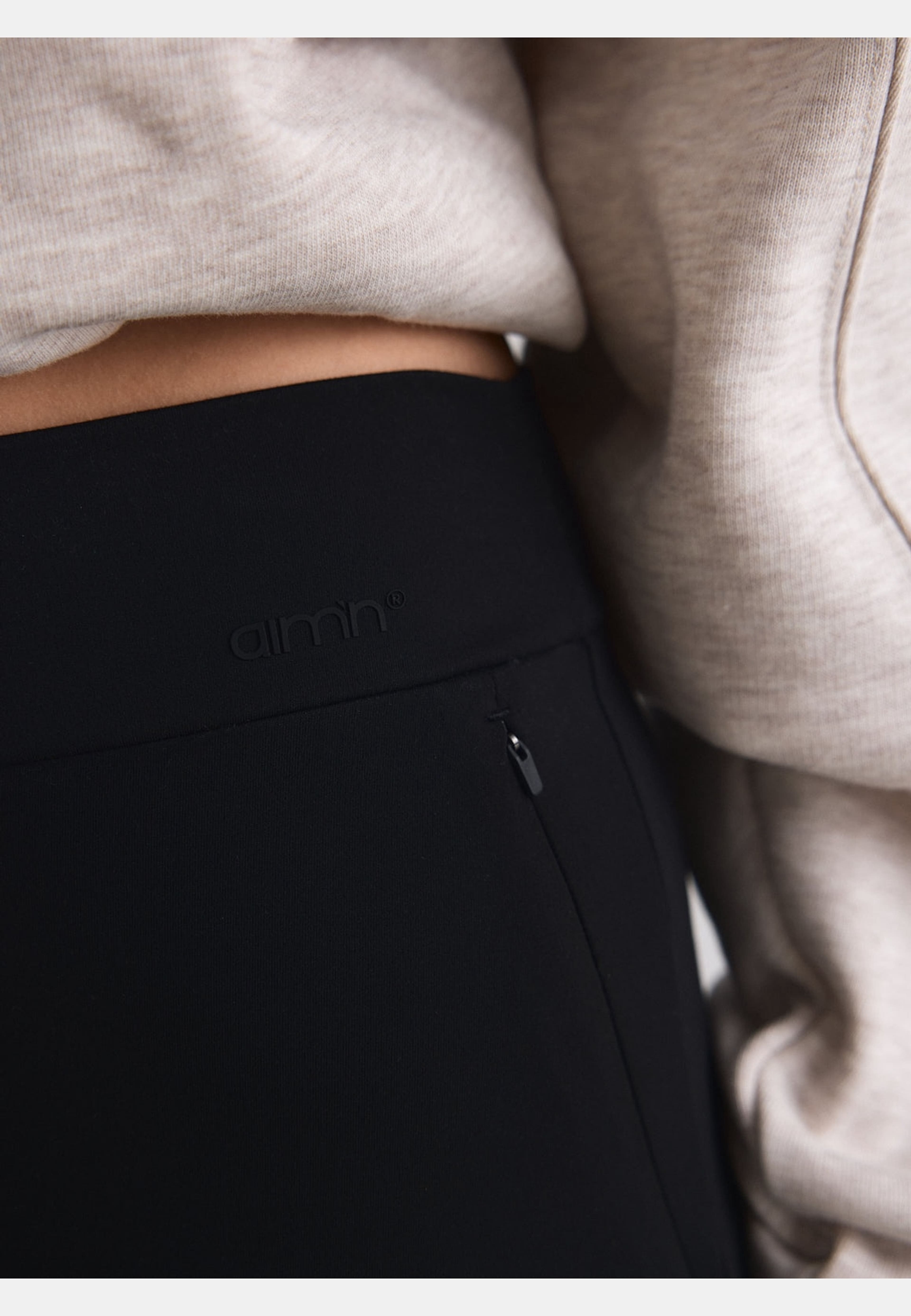 Sense Pants, från aim'n, i färgen black. Klicka för att öppna bilden i stort format