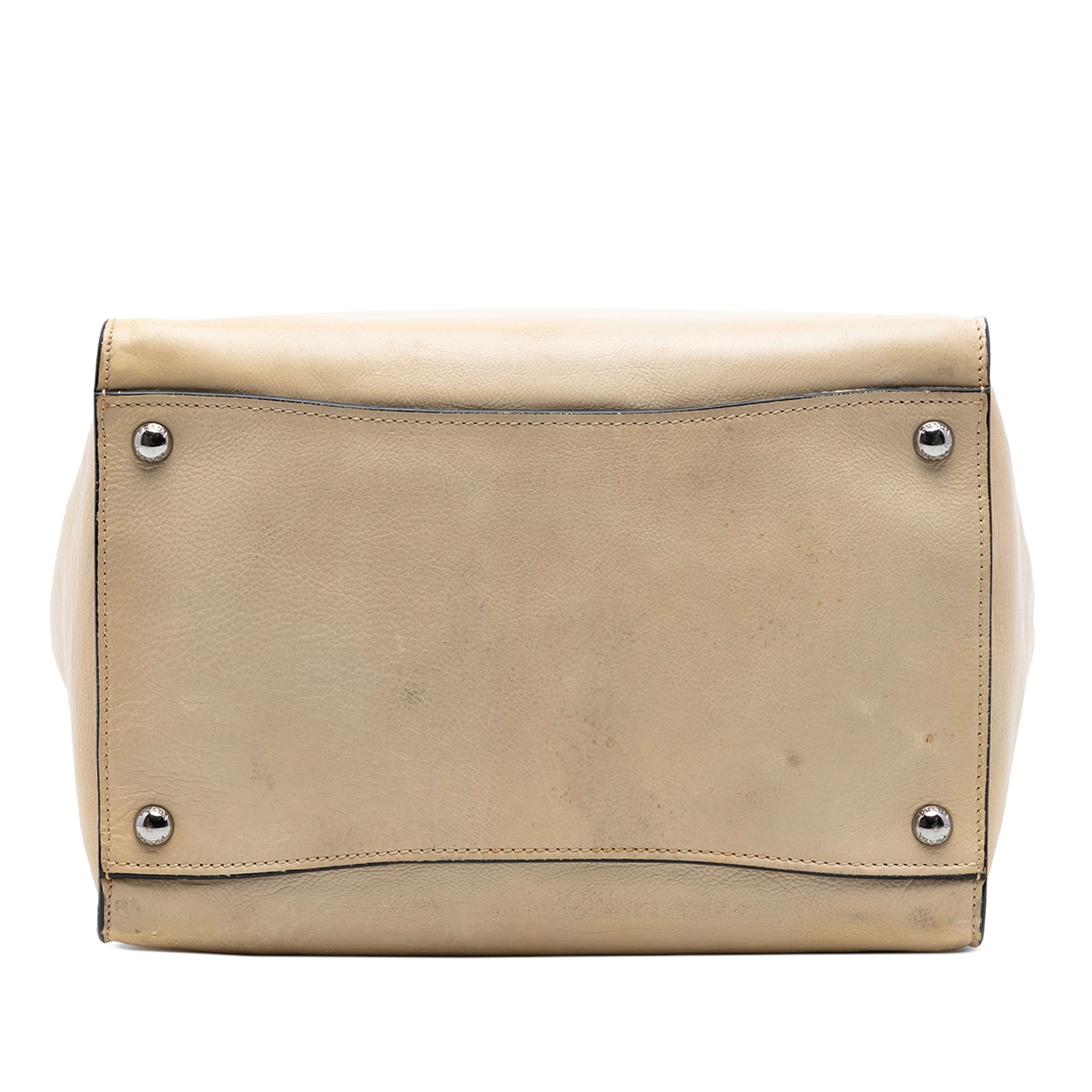 Prada Glace Calf Twin Pocket Double Handle Satchel, från Luxclusif, i färgen beige. Klicka för att öppna bilden i stort format