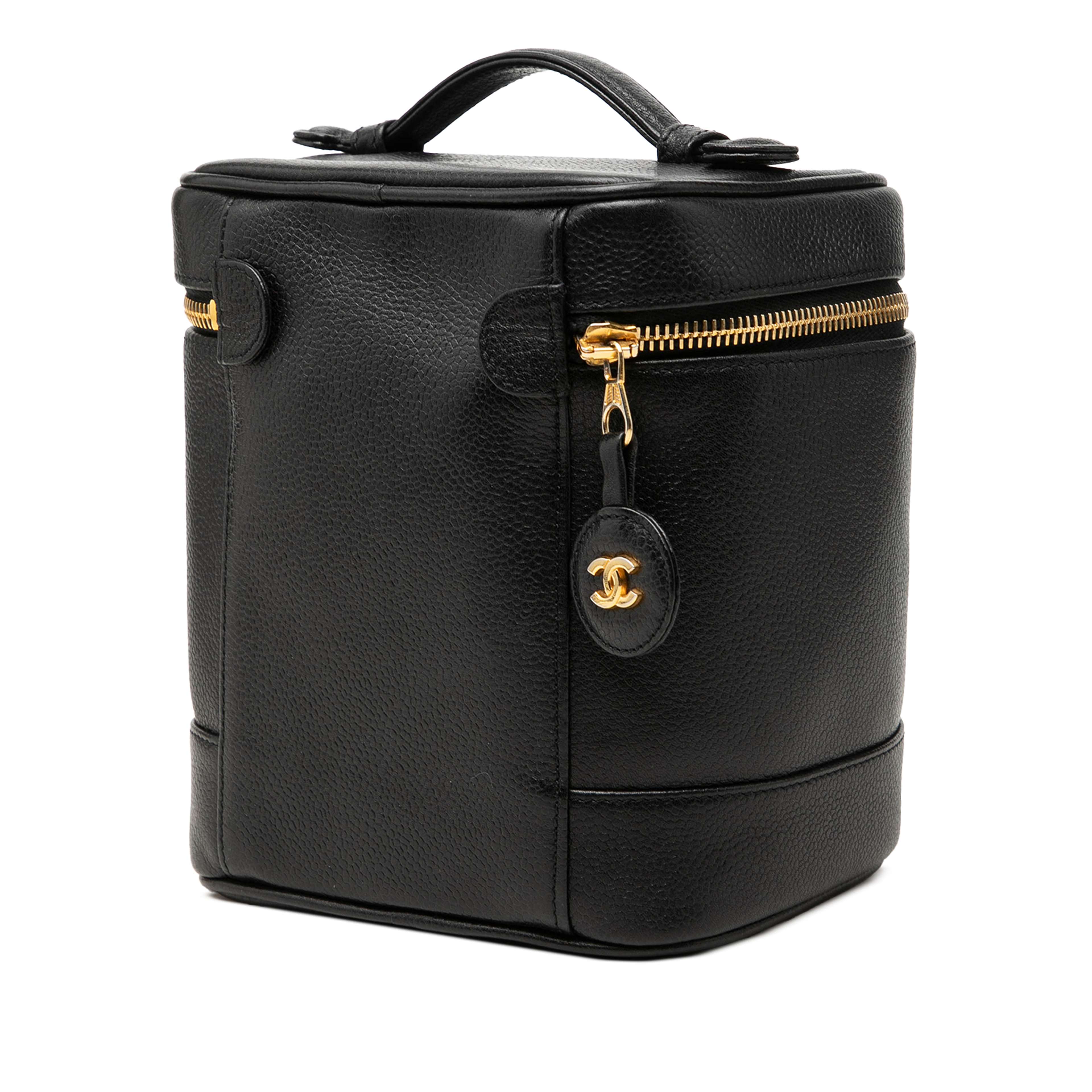 Chanel Cc Caviar Vanity Bag, från Luxclusif, i färgen svart. Klicka för att öppna bilden i stort format