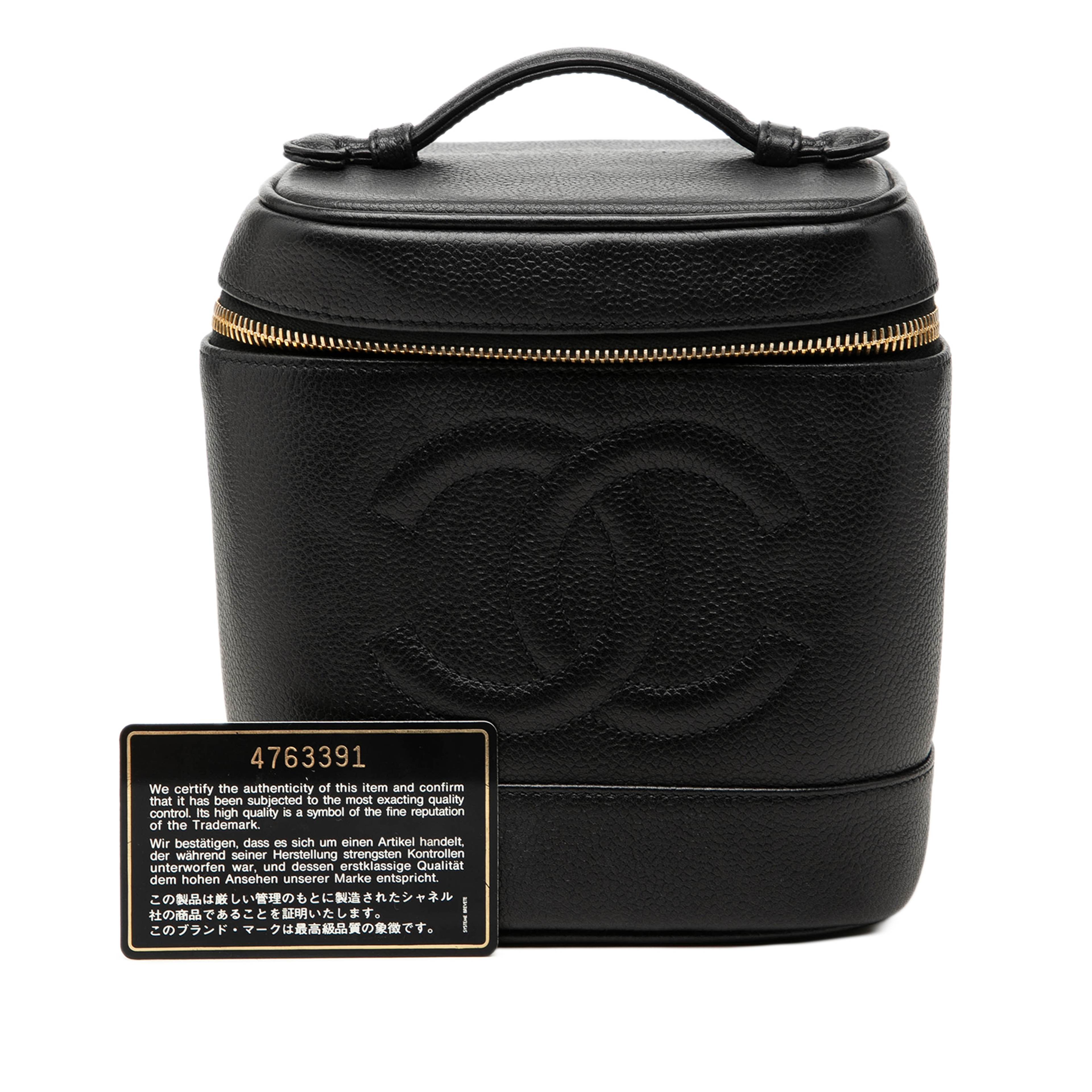 Chanel Cc Caviar Vanity Bag, från Luxclusif, i färgen svart. Klicka för att öppna bilden i stort format