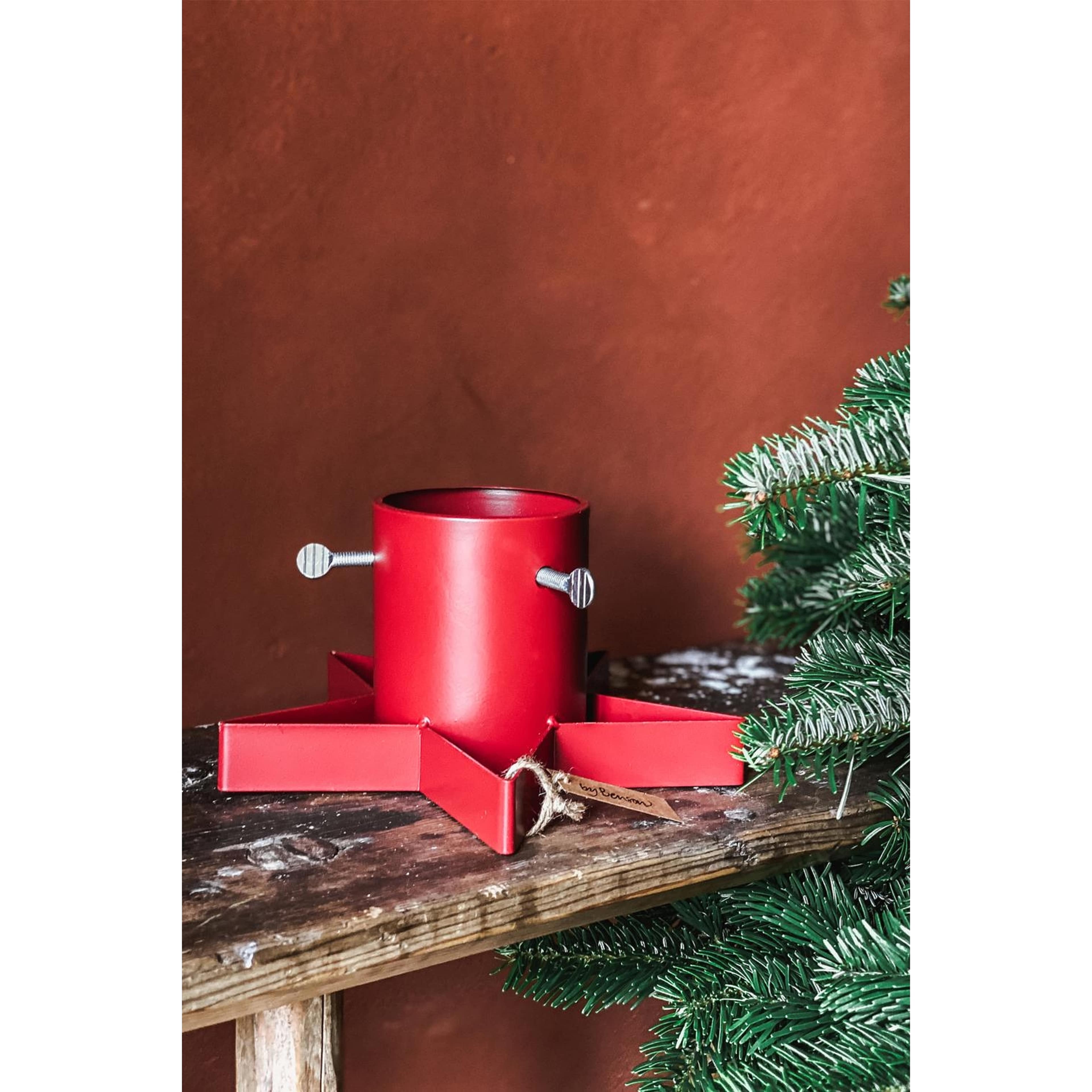 Julgransfot Stand Mini, från by Benson, i färgen röd. Klicka för att öppna bilden i stort format
