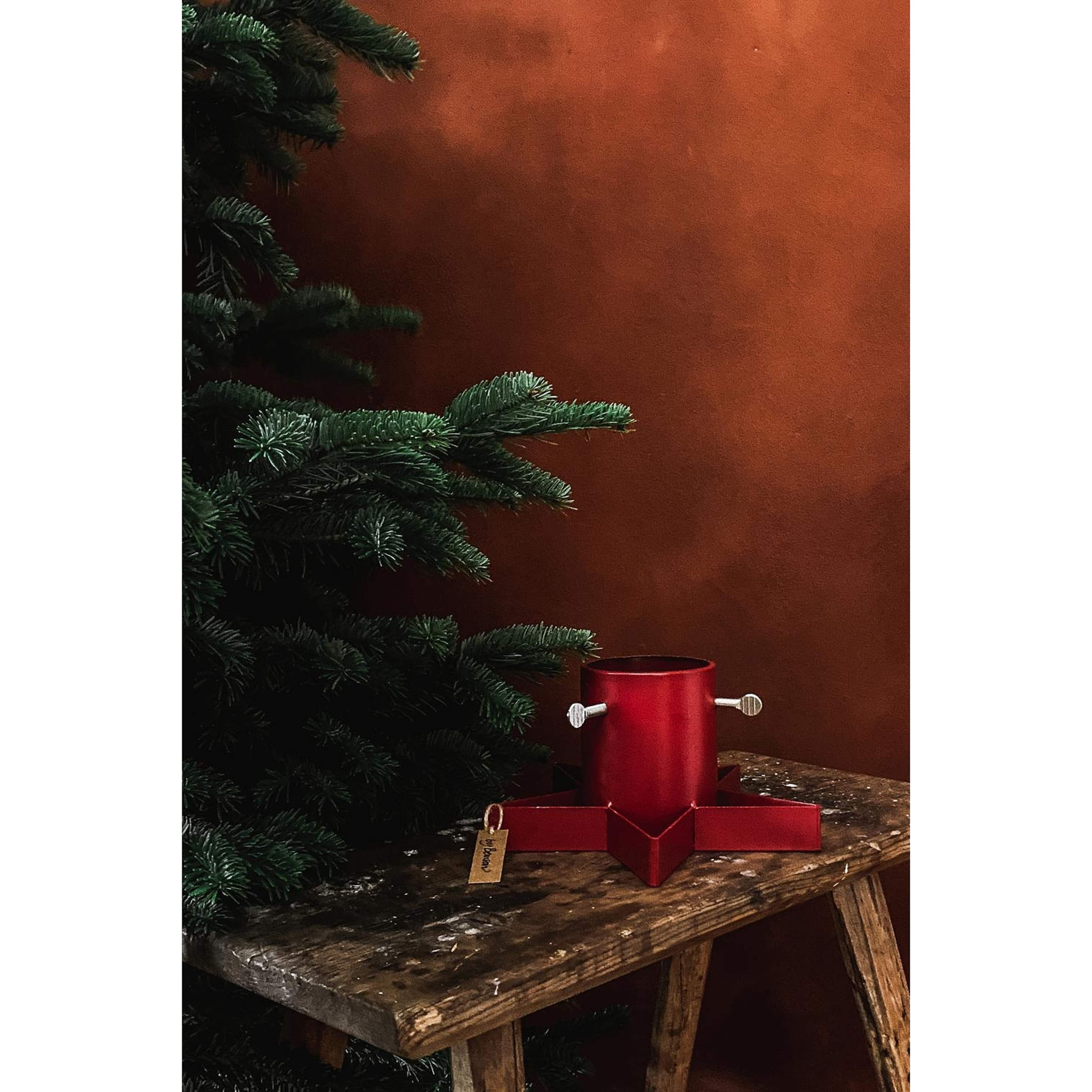 Julgransfot Stand Mini, från by Benson, i färgen röd. Klicka för att öppna bilden i stort format