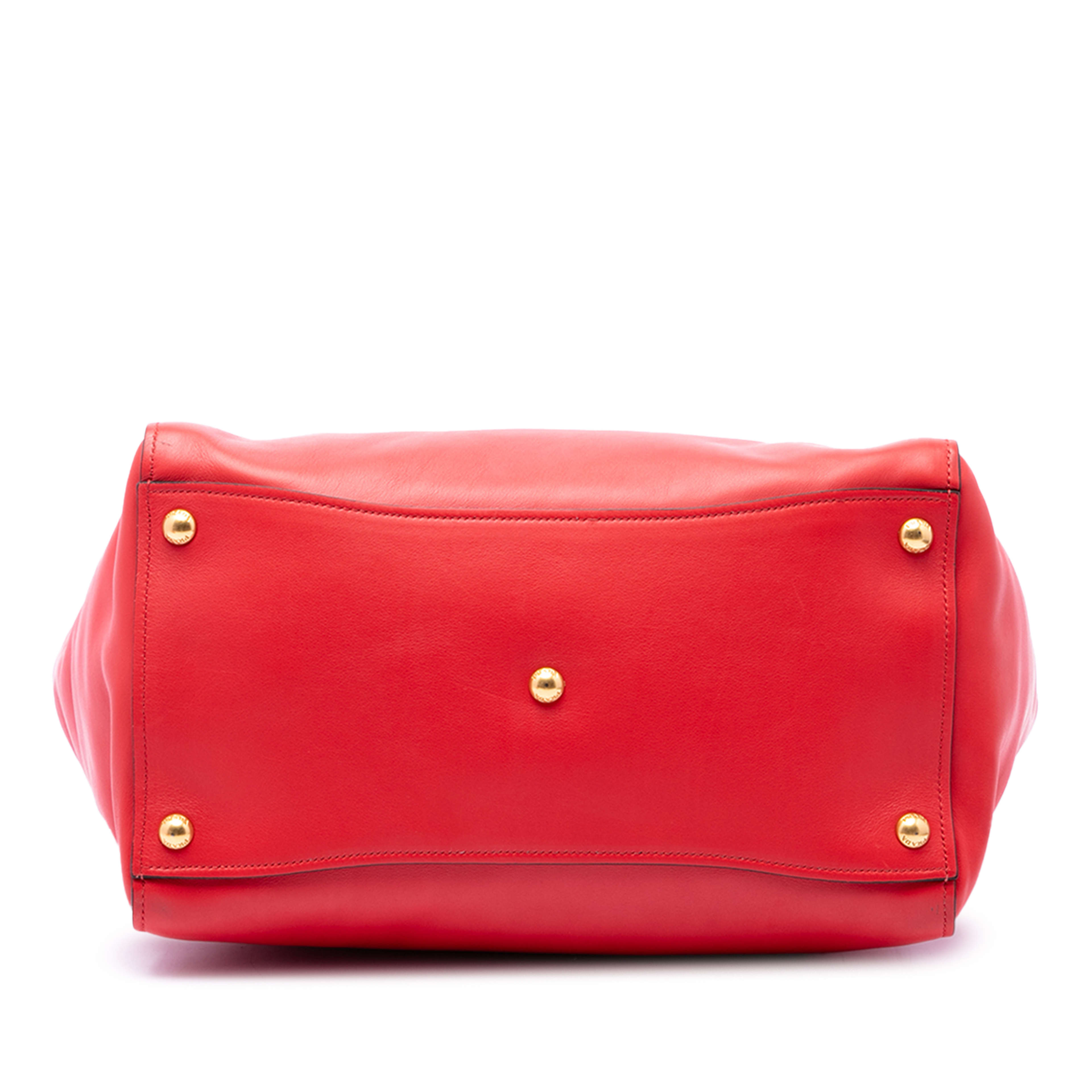 Prada Glace Calf Twin Pocket Double Handle Satchel, från Luxclusif, i färgen röd. Klicka för att öppna bilden i stort format