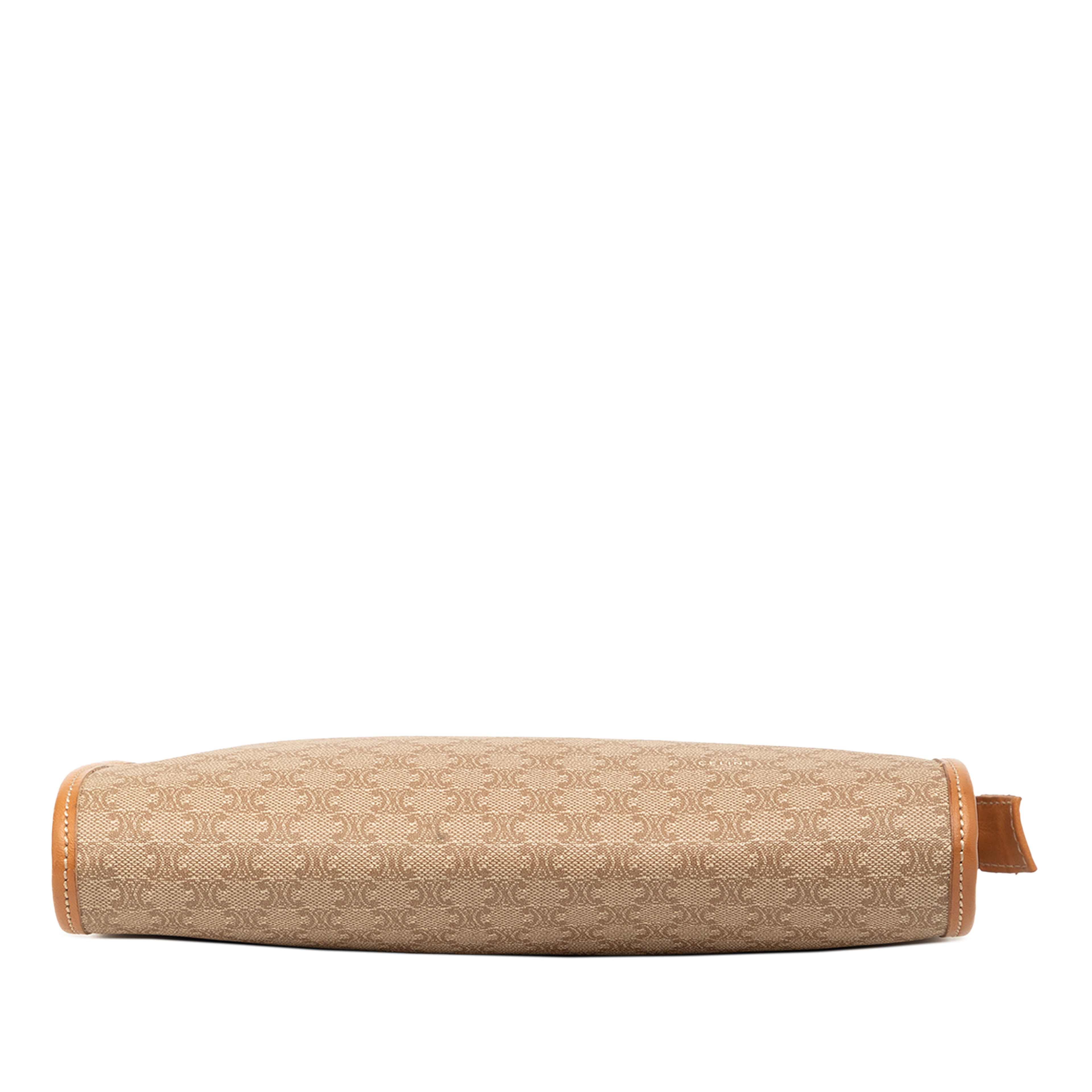 Celine Macadam Coated Canvas Clutch, från Luxclusif, i färgen beige. Klicka för att öppna bilden i stort format
