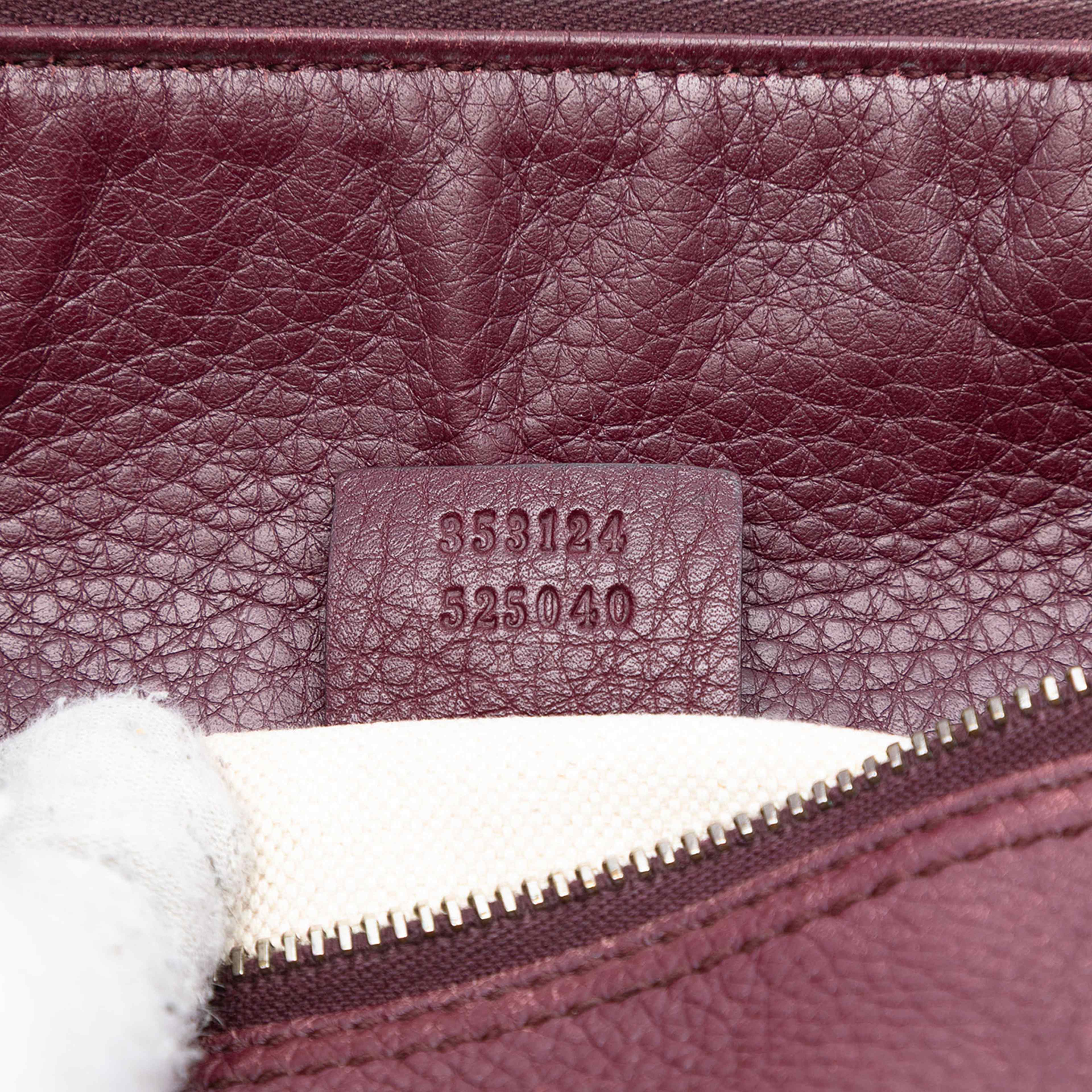 Gucci Medium Calfskin Bamboo Shopper Boston Bag, från Luxclusif, i färgen burgundy. Klicka för att öppna bilden i stort format