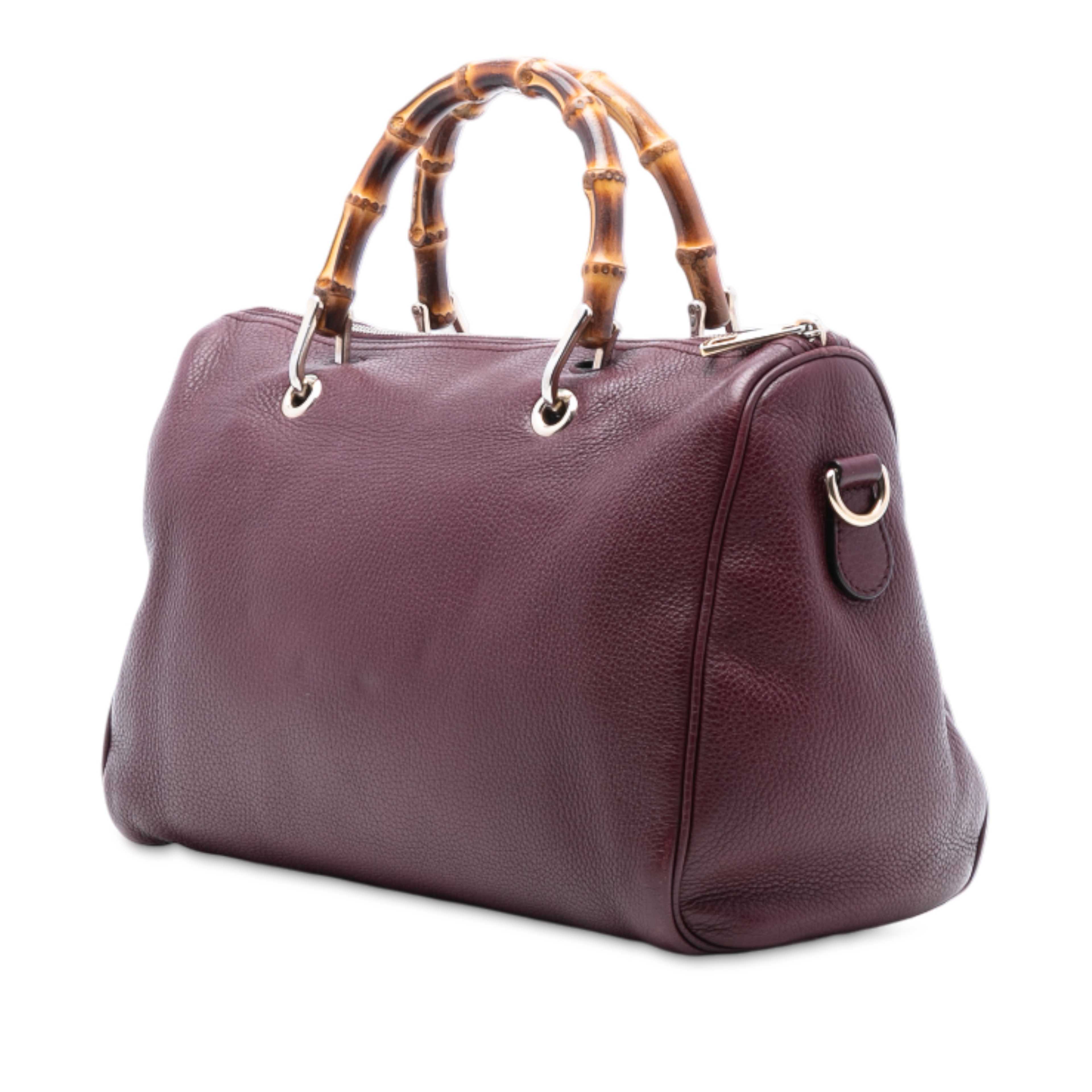 Gucci Medium Calfskin Bamboo Shopper Boston Bag, från Luxclusif, i färgen burgundy. Klicka för att öppna bilden i stort format