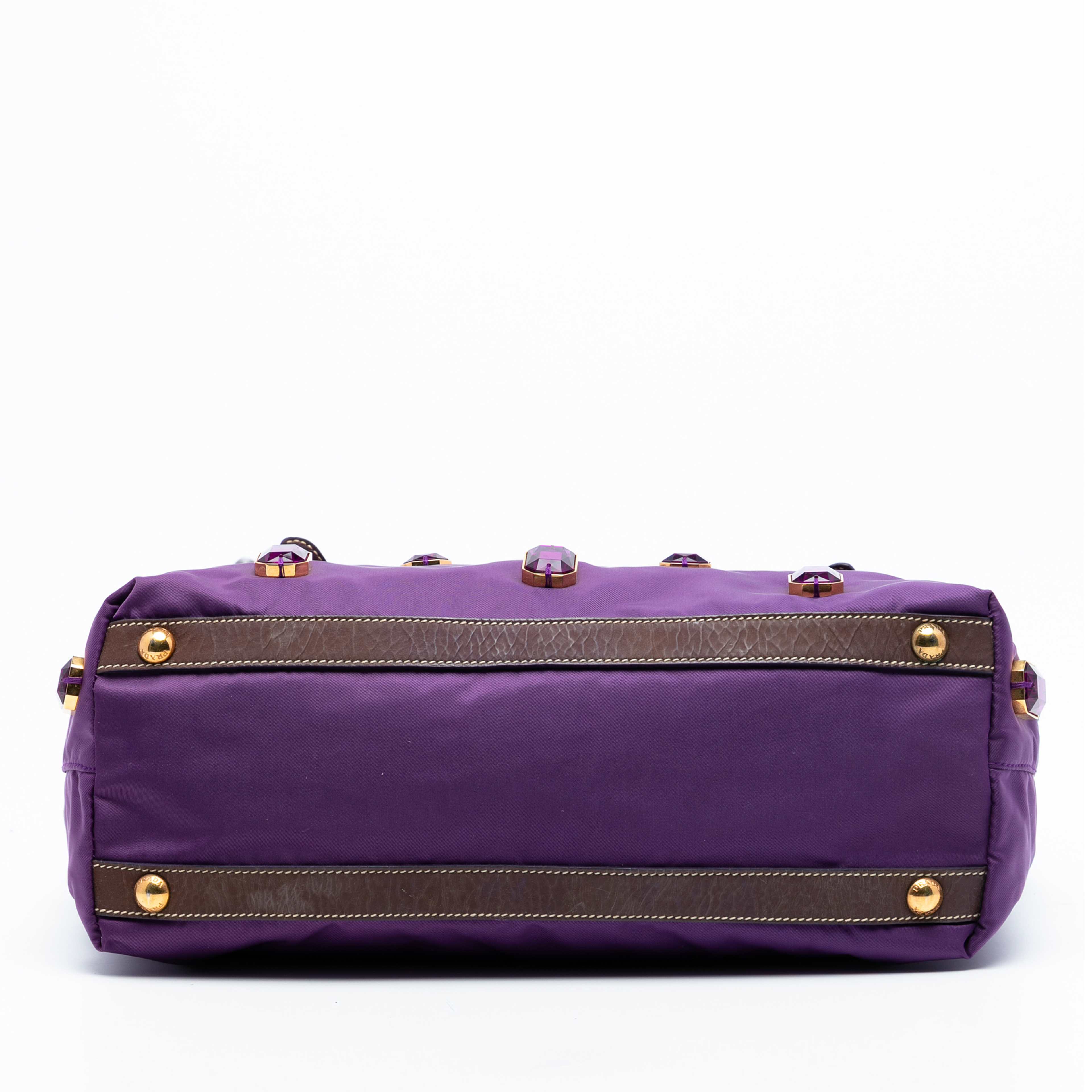 Prada Tessuto Pietre Jeweled Tote, från Luxclusif, i färgen purple. Klicka för att öppna bilden i stort format