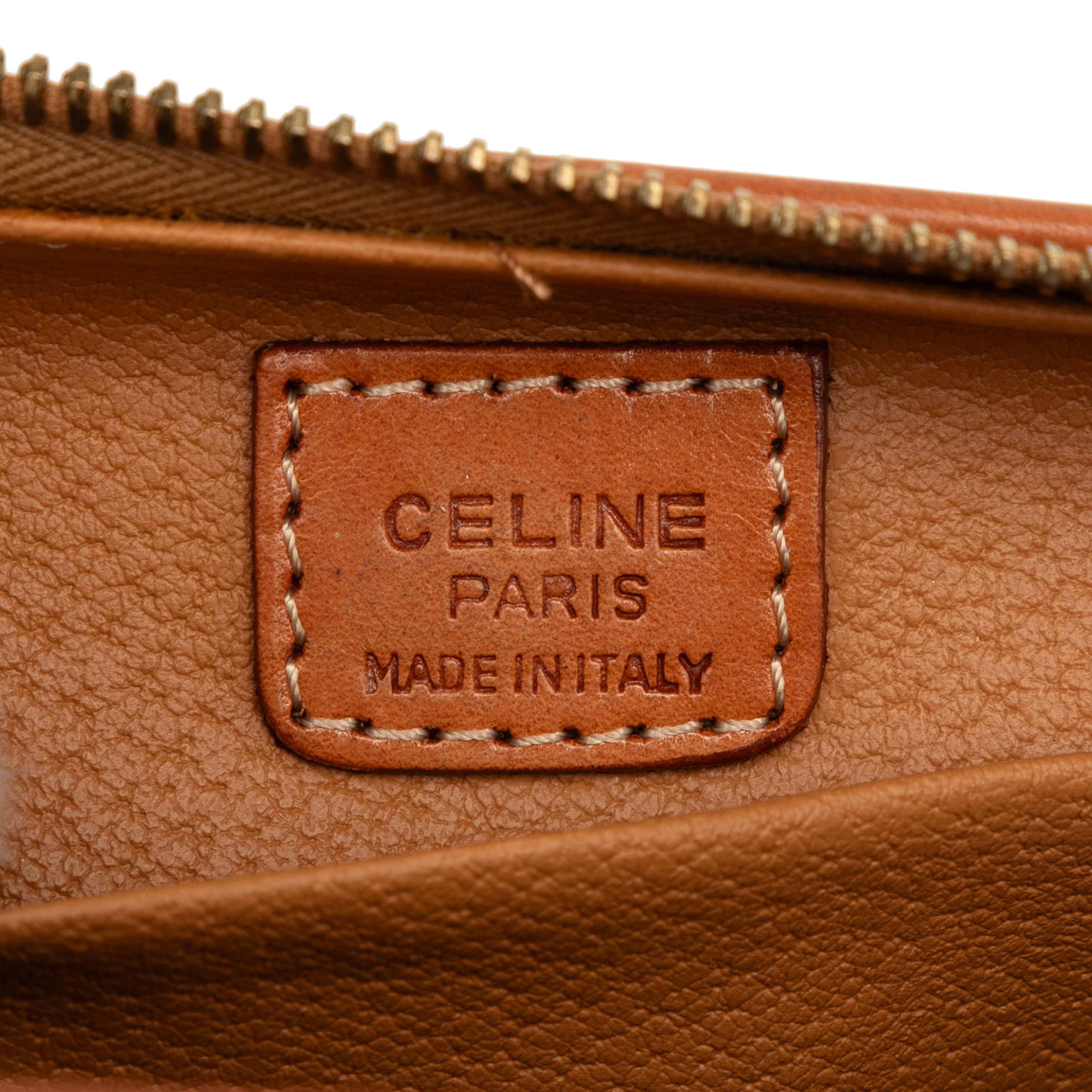 Celine Macadam Coated Canvas Pouch, från Luxclusif, i färgen brown. Klicka för att öppna bilden i stort format