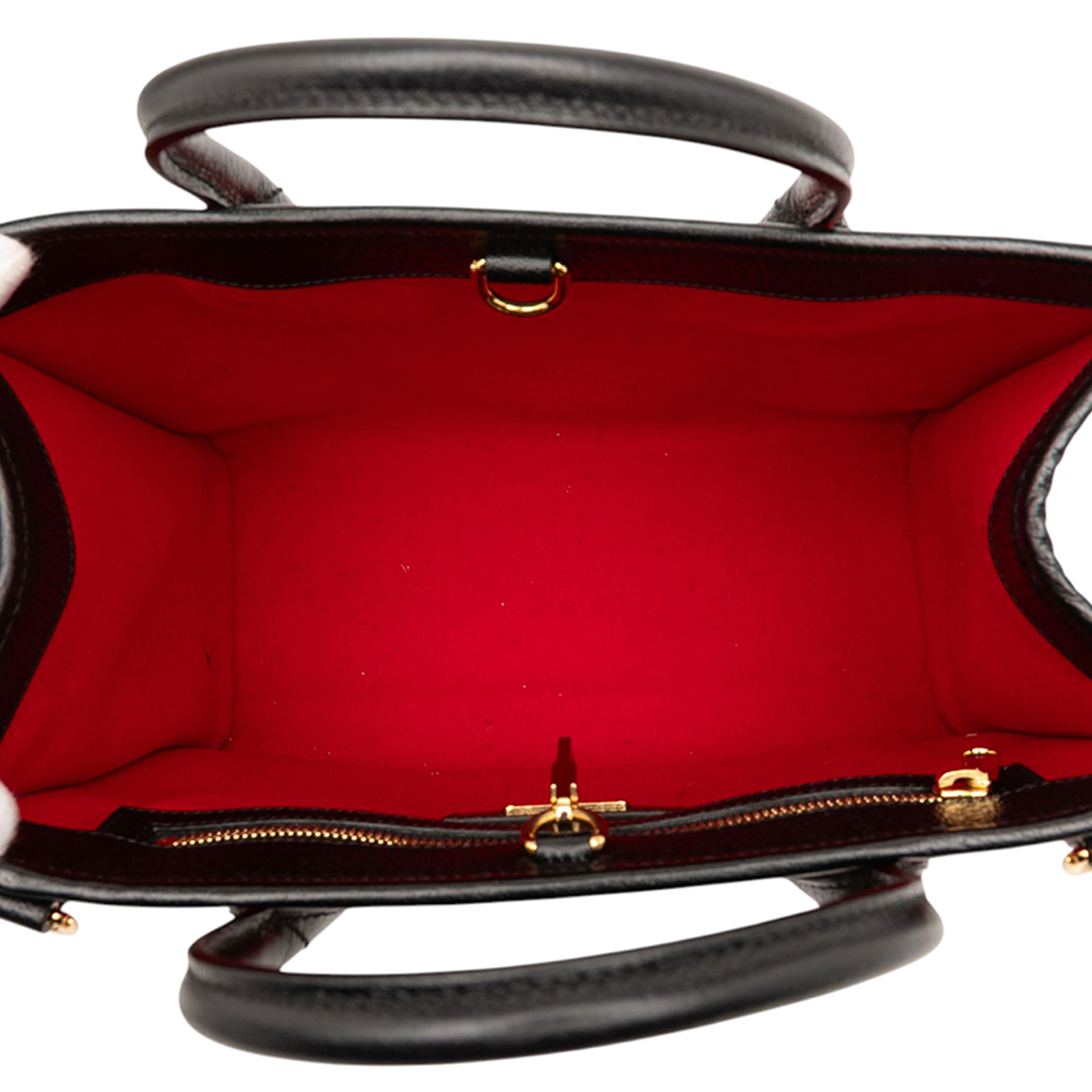 Gucci Felt 100 Centennial Satchel, från Luxclusif, i färgen red. Klicka för att öppna bilden i stort format