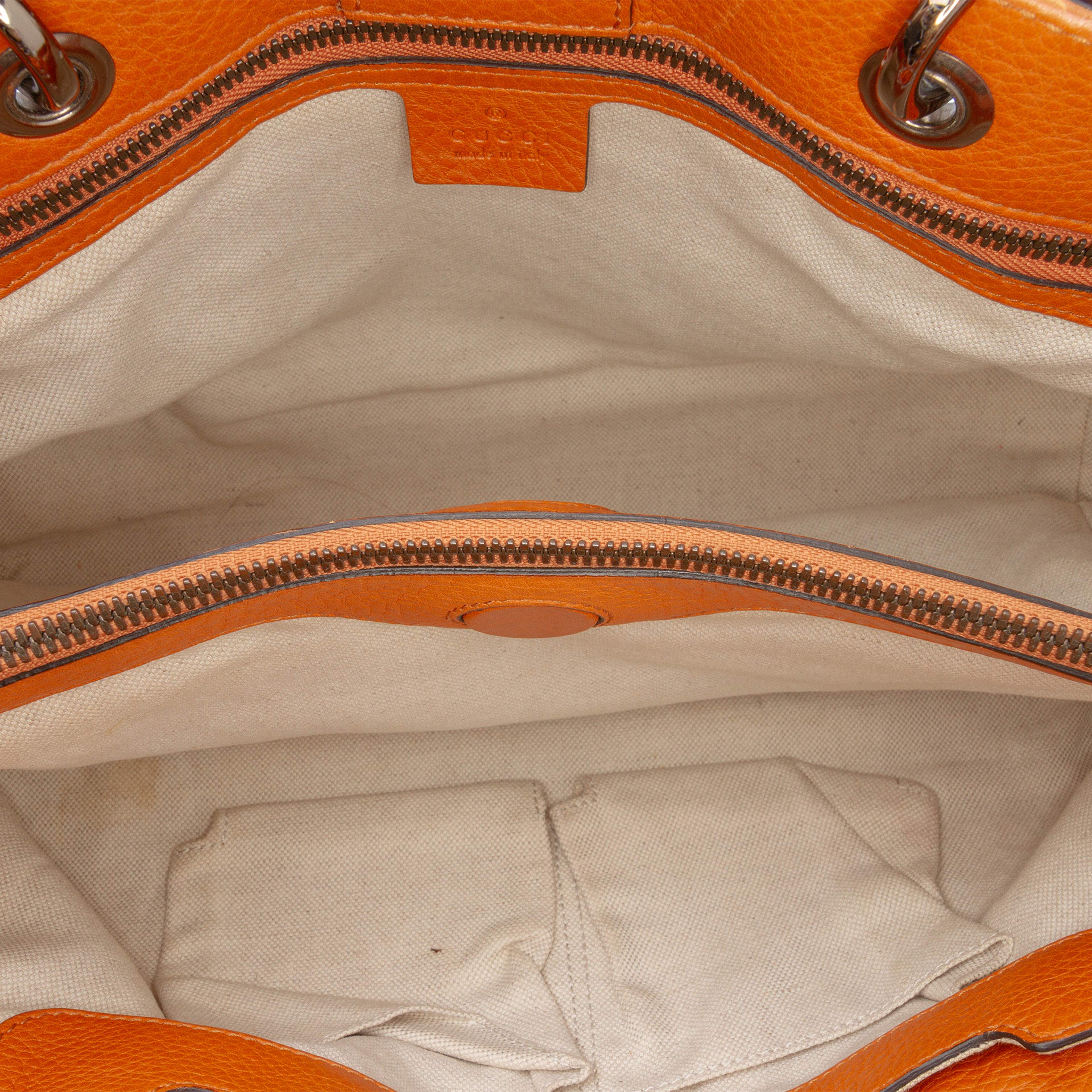 Gucci Medium Calfskin Bamboo Shopper Satchel, från Luxclusif, i färgen orange. Klicka för att öppna bilden i stort format