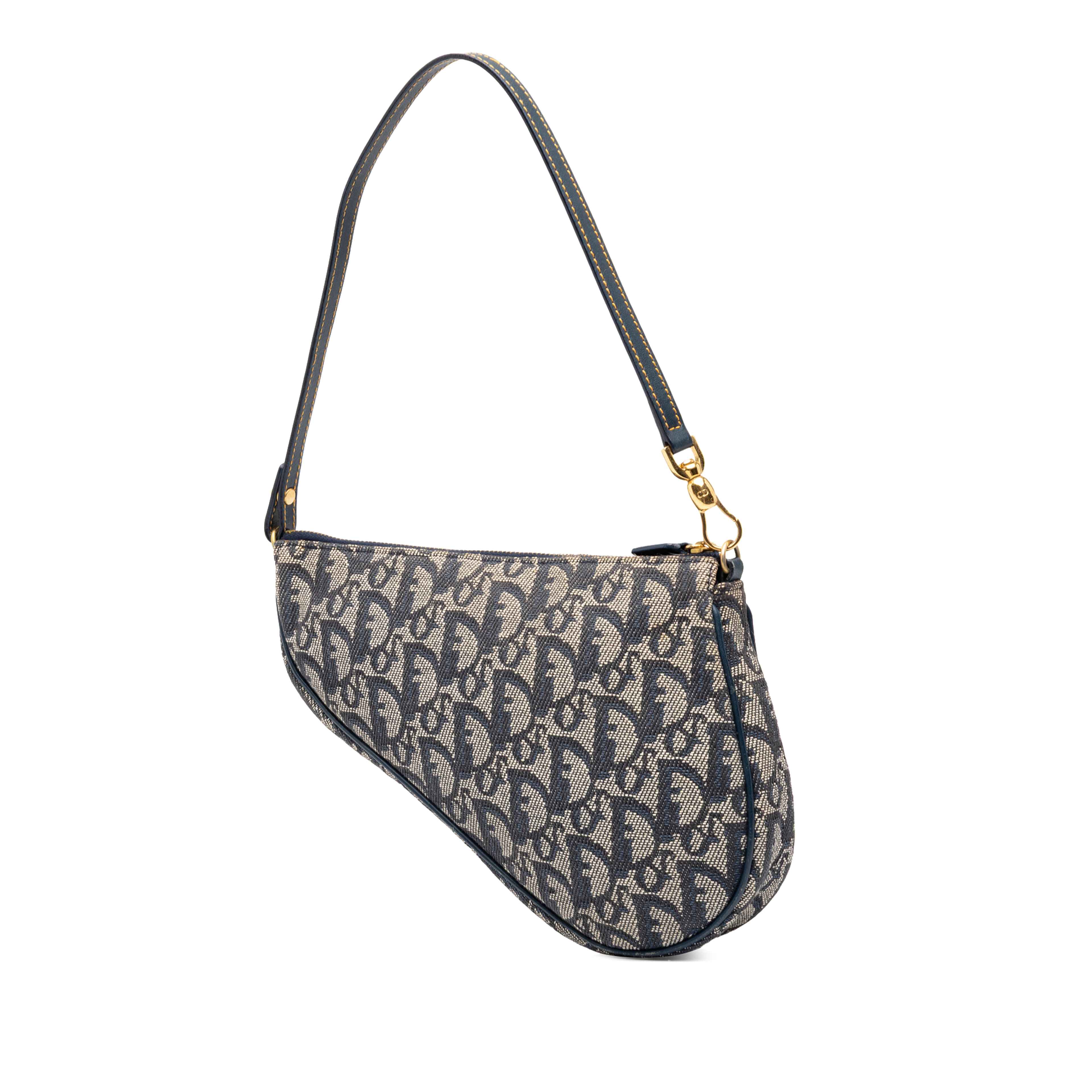 Dior Mini Diorissimo Canvas Saddle Pochette, från Luxclusif, i färgen blå. Klicka för att öppna bilden i stort format