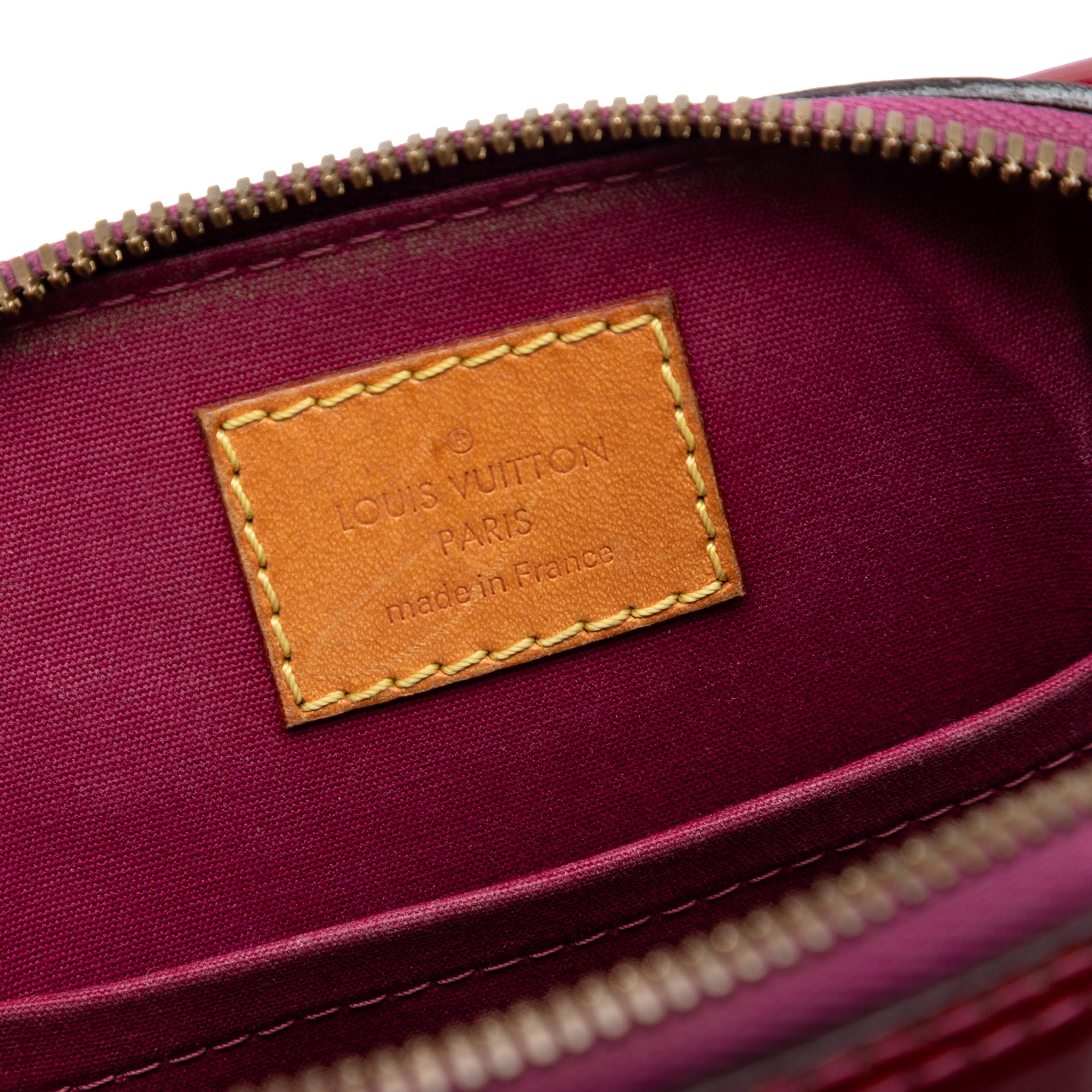 Louis Vuitton Monogram Vernis Alma Bb, från Luxclusif, i färgen dark red. Klicka för att öppna bilden i stort format