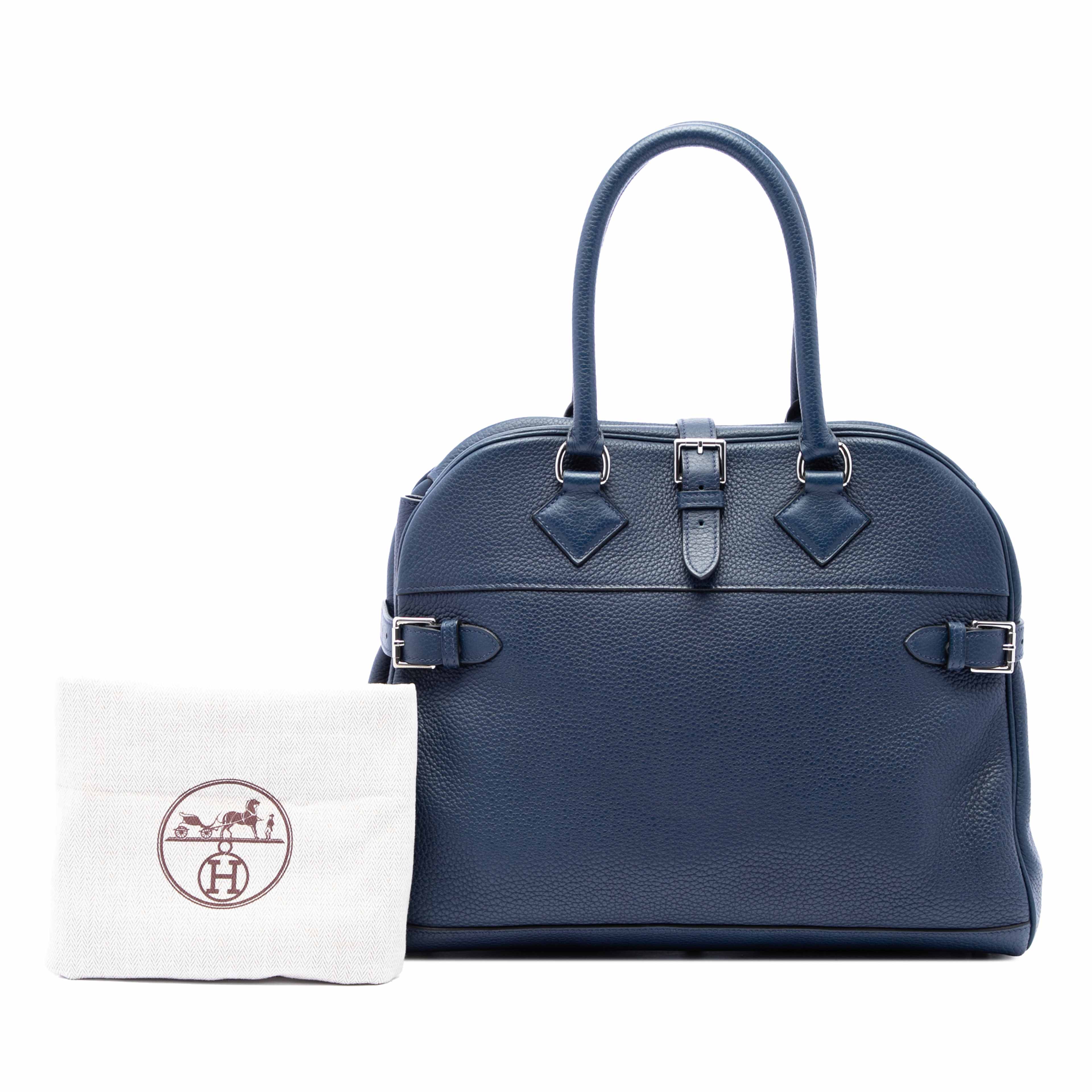 Hermès Clemence Atlas 35, från Luxclusif, i färgen blå. Klicka för att öppna bilden i stort format